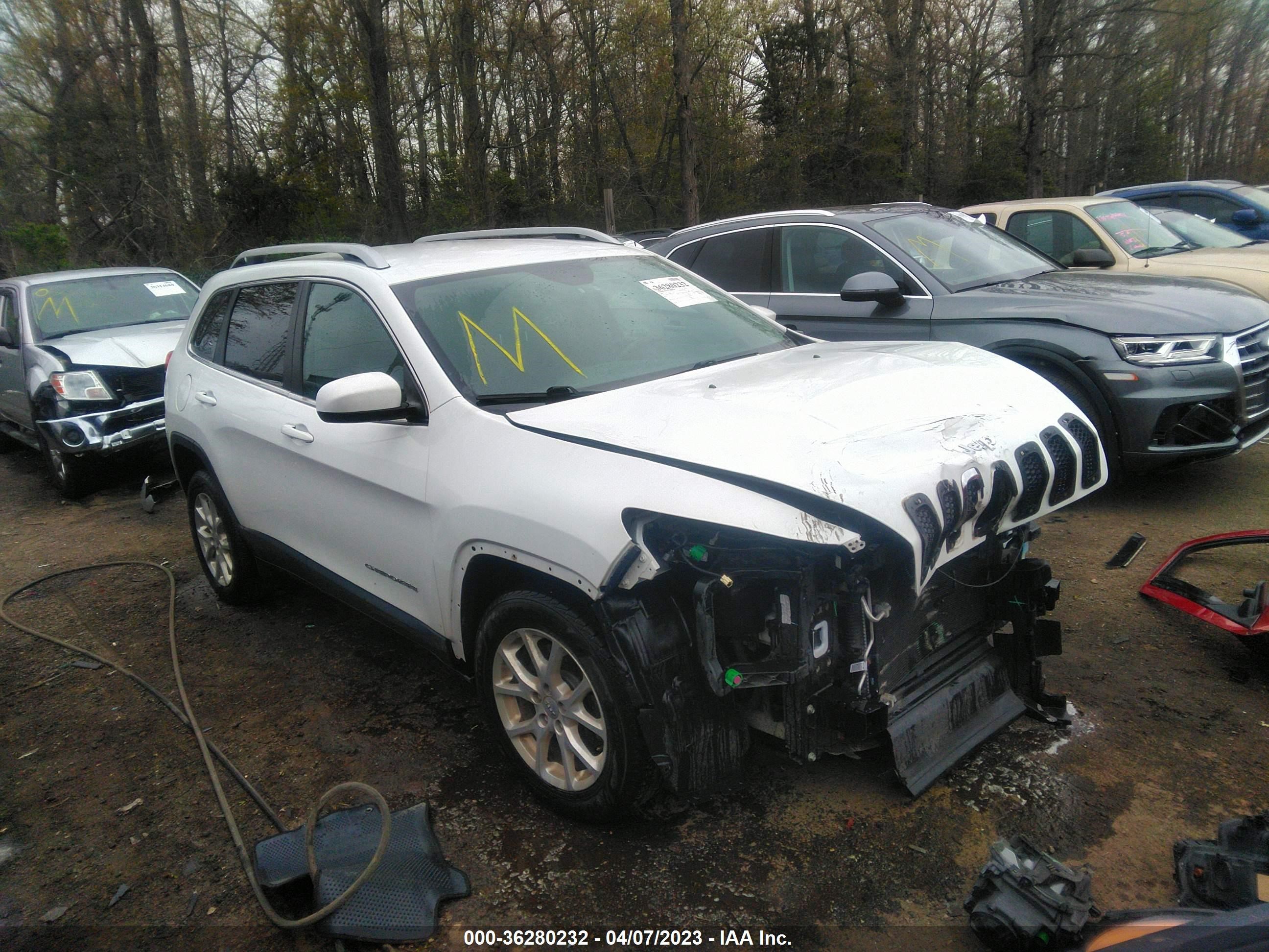 2016 Jeep Cherokee Latitude vin: 1C4PJLCB3GW164845