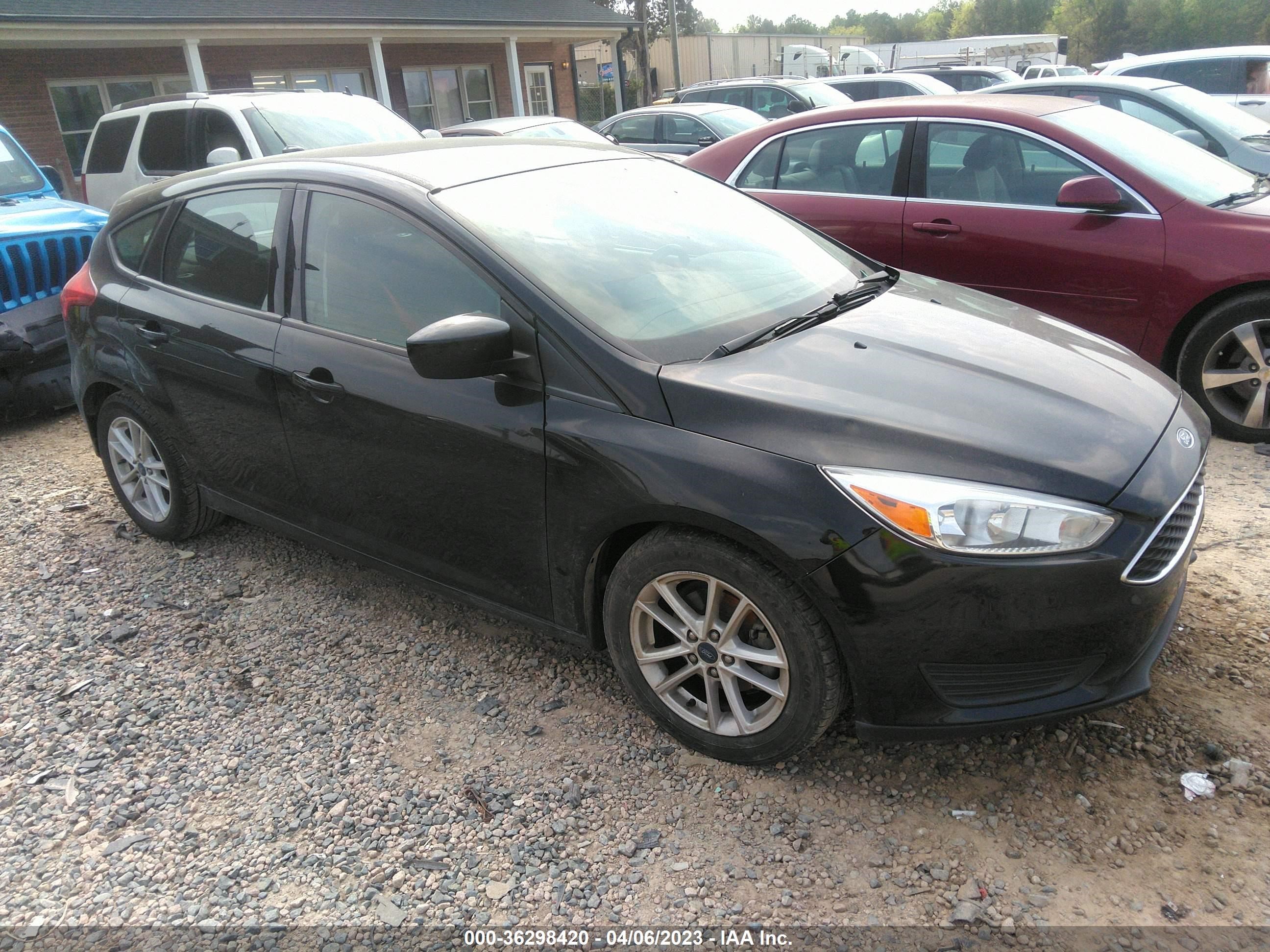 2018 Ford Focus Se vin: 1FADP3K23JL248696