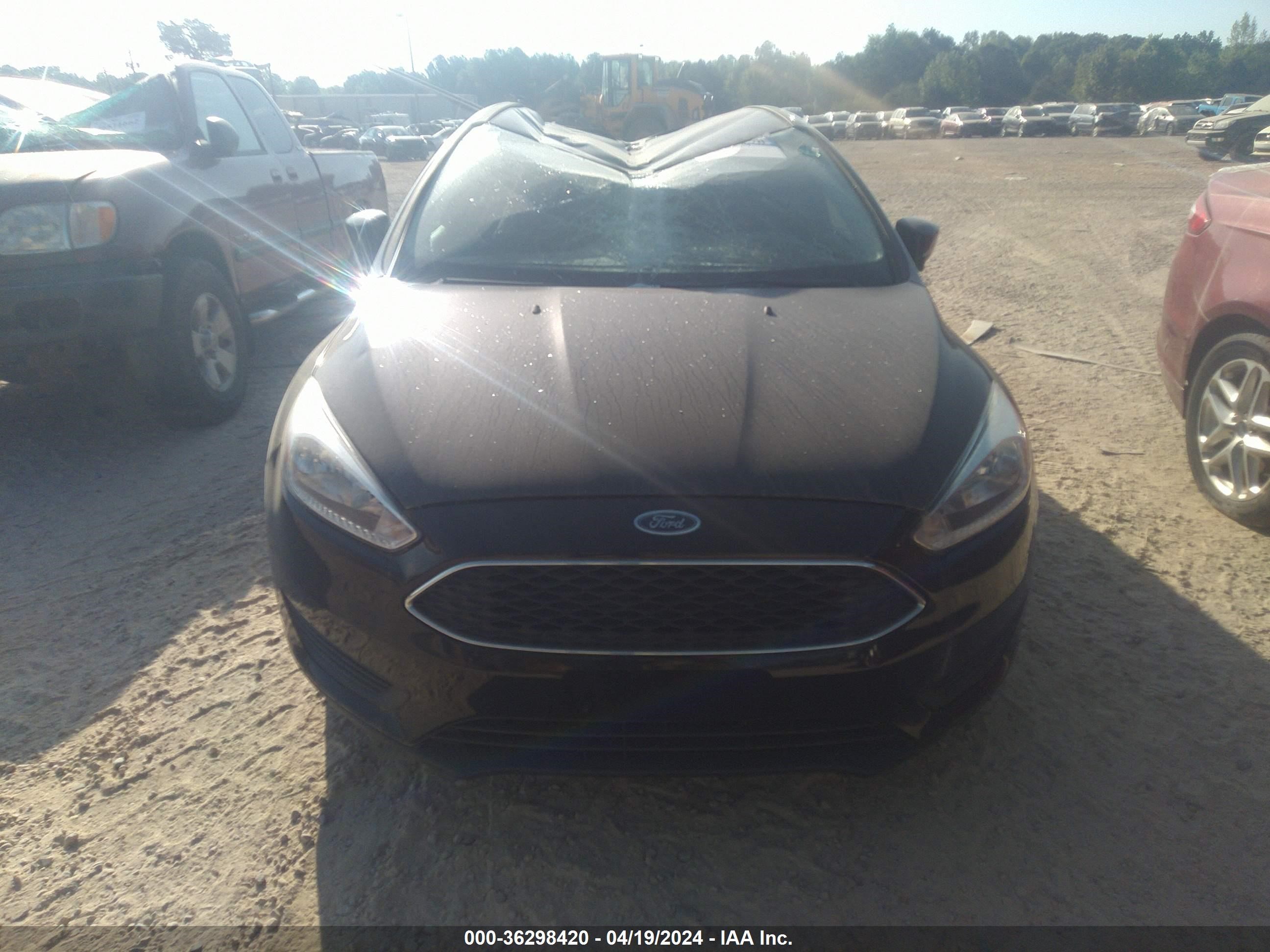 2018 Ford Focus Se vin: 1FADP3K23JL248696