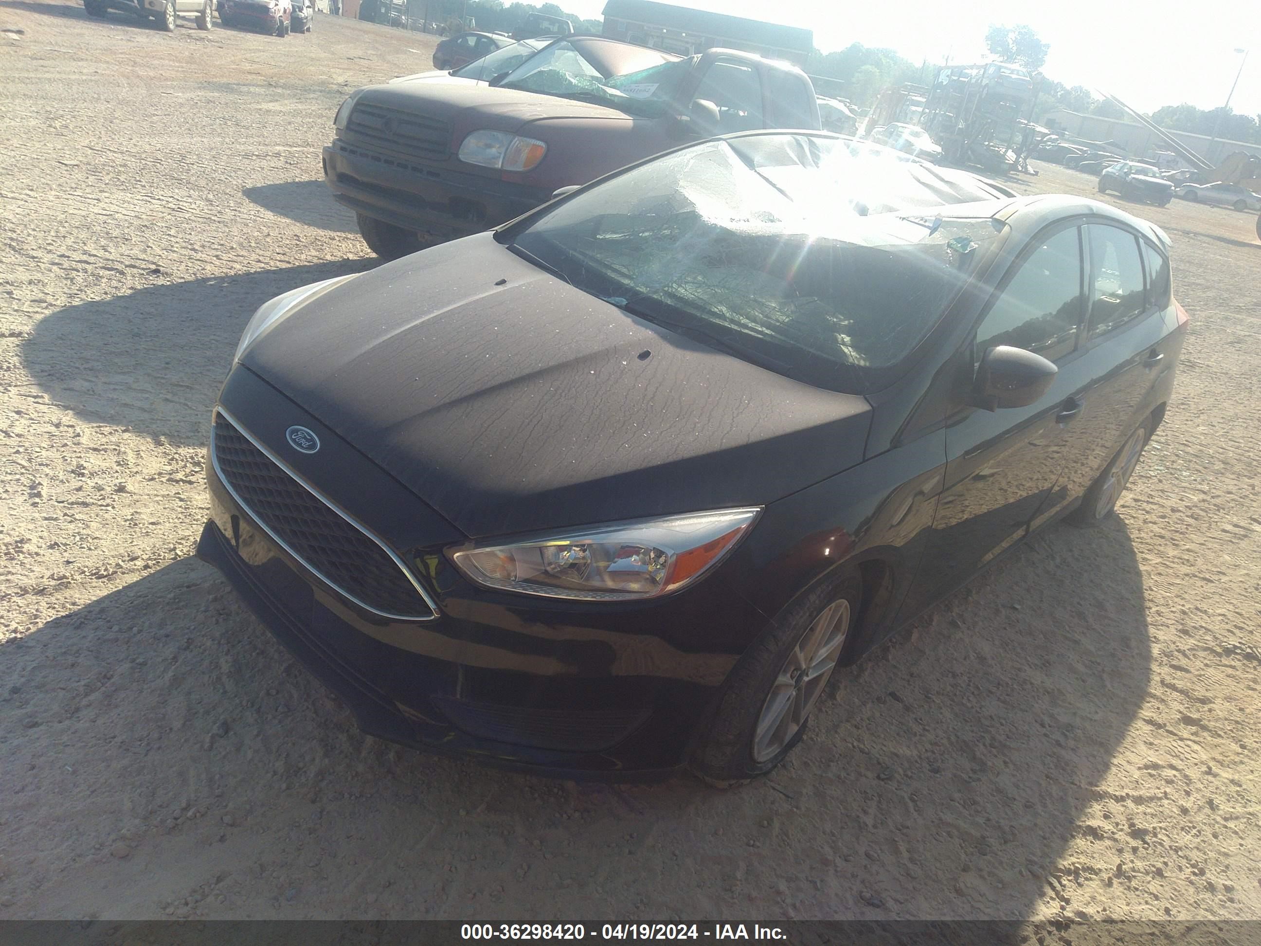 2018 Ford Focus Se vin: 1FADP3K23JL248696