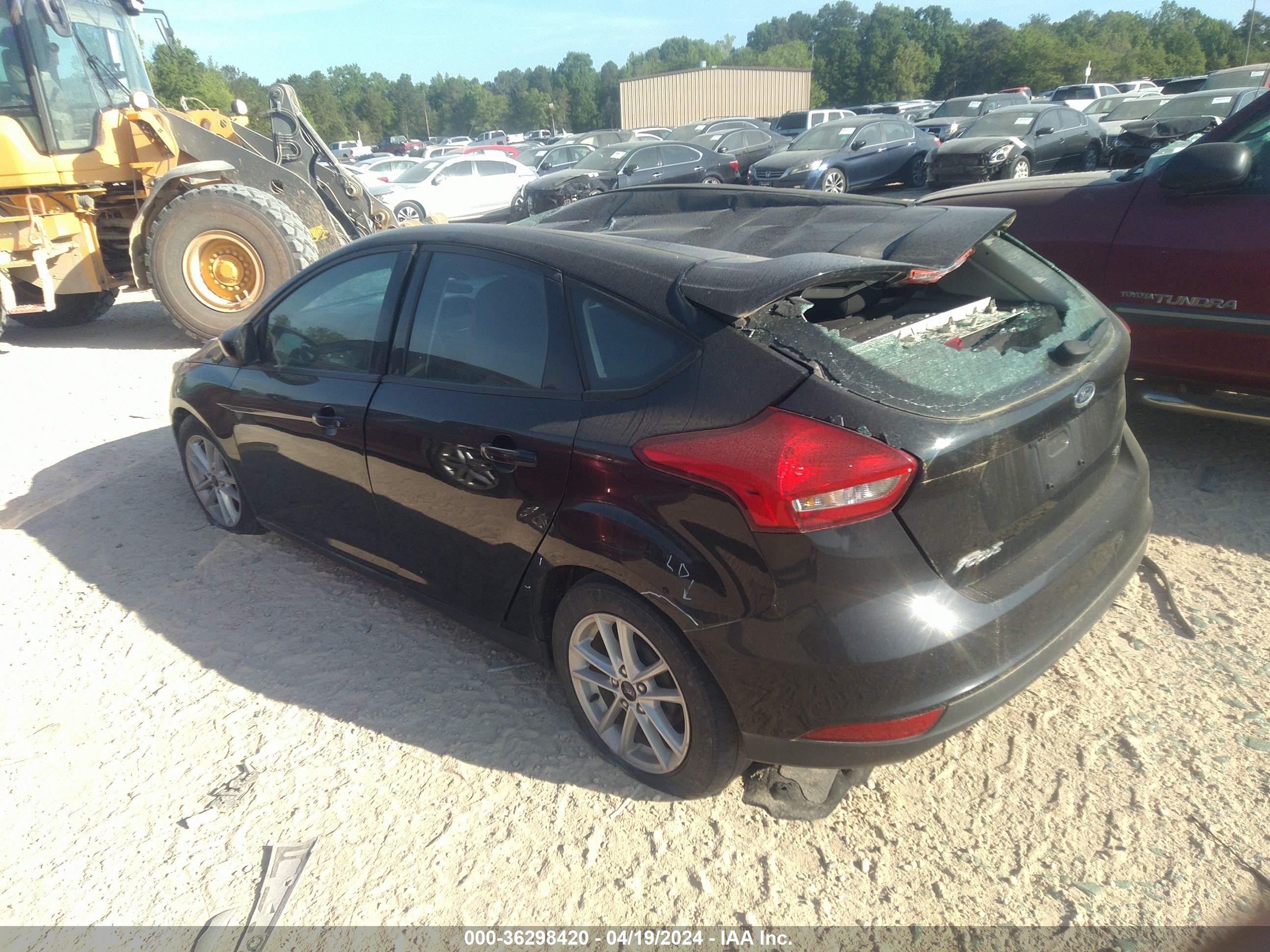 2018 Ford Focus Se vin: 1FADP3K23JL248696