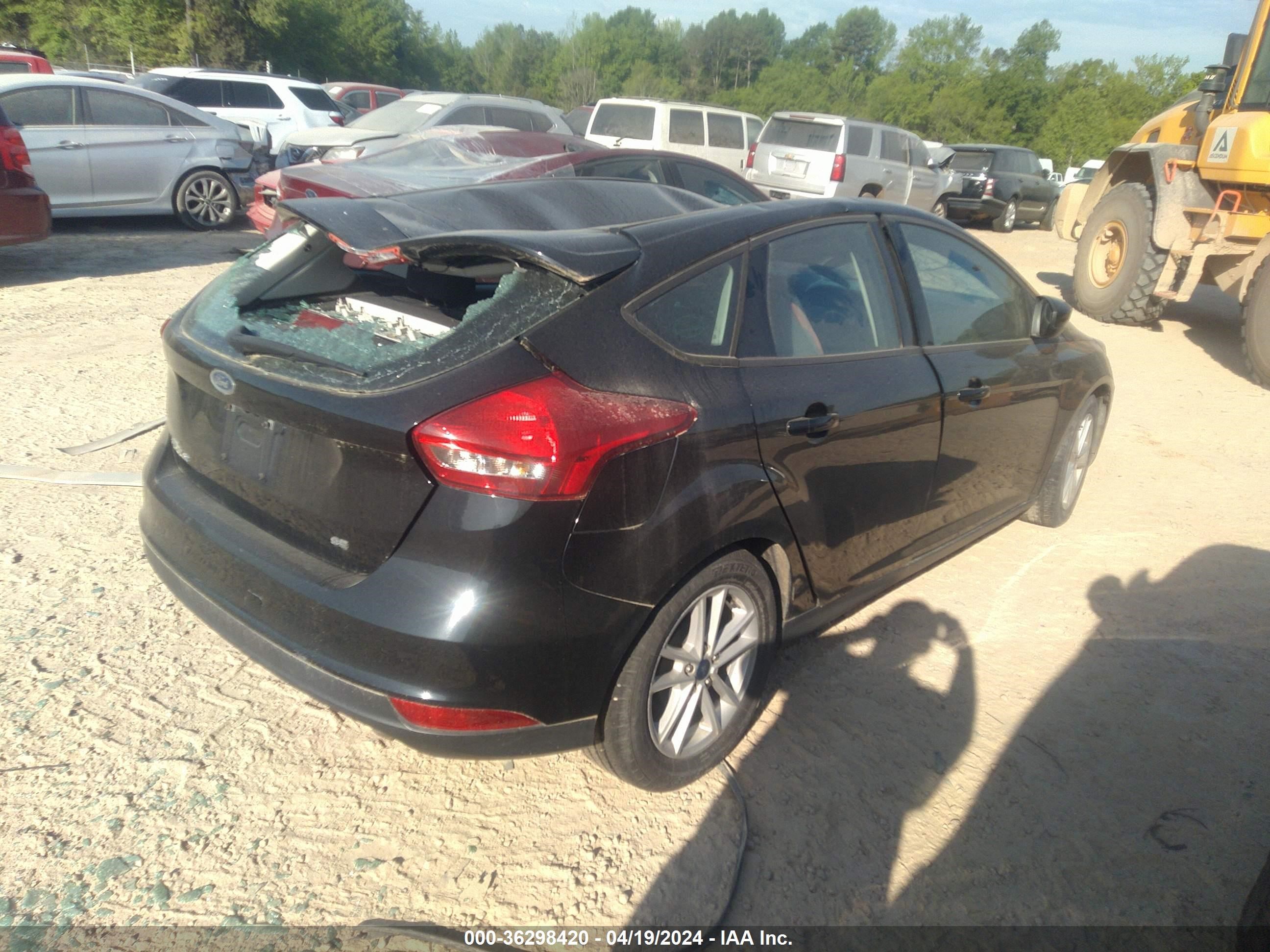 2018 Ford Focus Se vin: 1FADP3K23JL248696