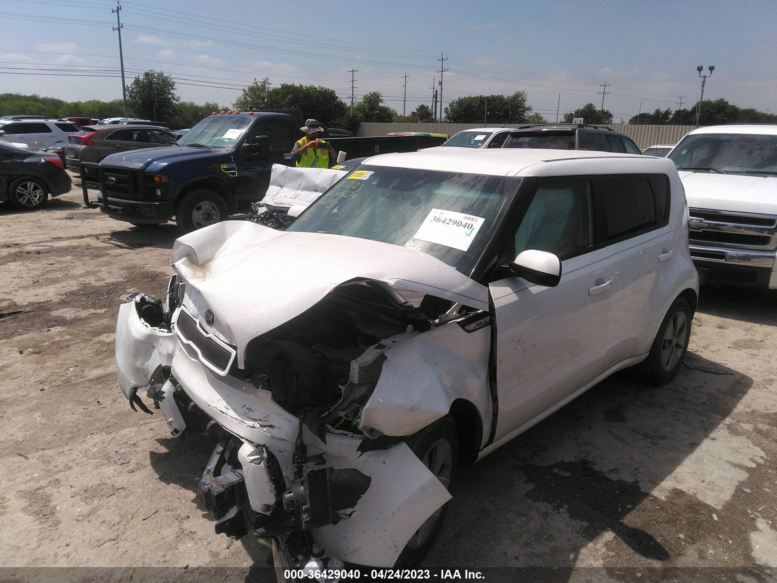 2016 Kia Soul vin: KNDJN2A23G7360995