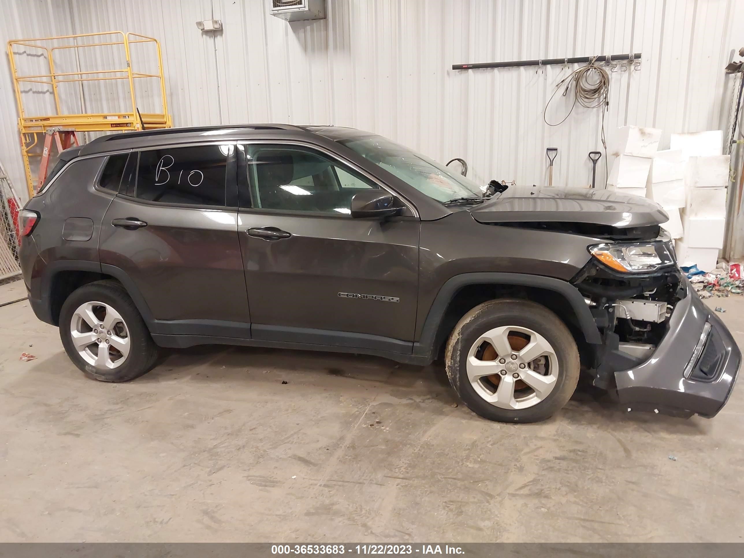 2018 Jeep Compass Latitude 4X4 vin: 3C4NJDBB8JT179210