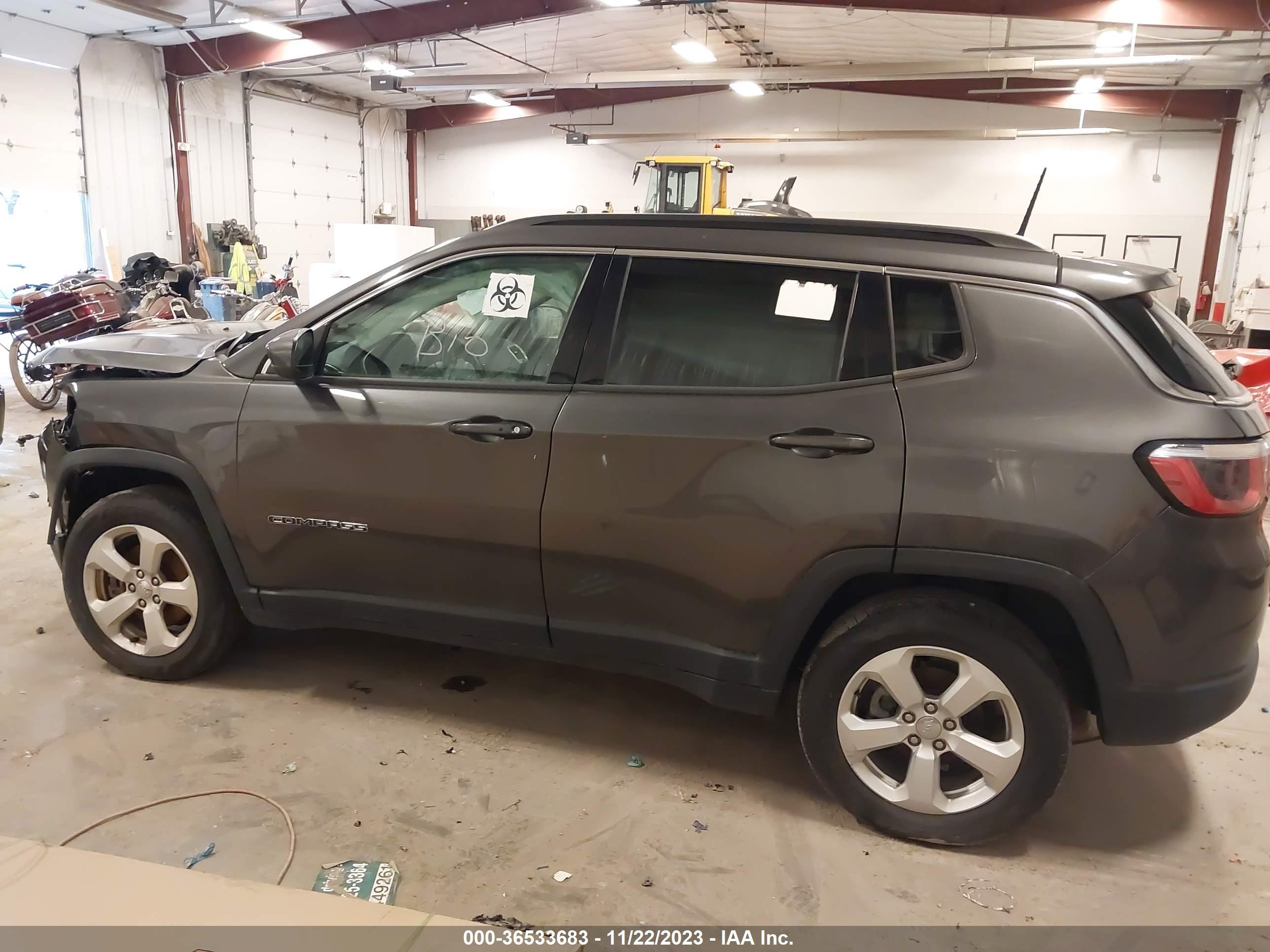 2018 Jeep Compass Latitude 4X4 vin: 3C4NJDBB8JT179210