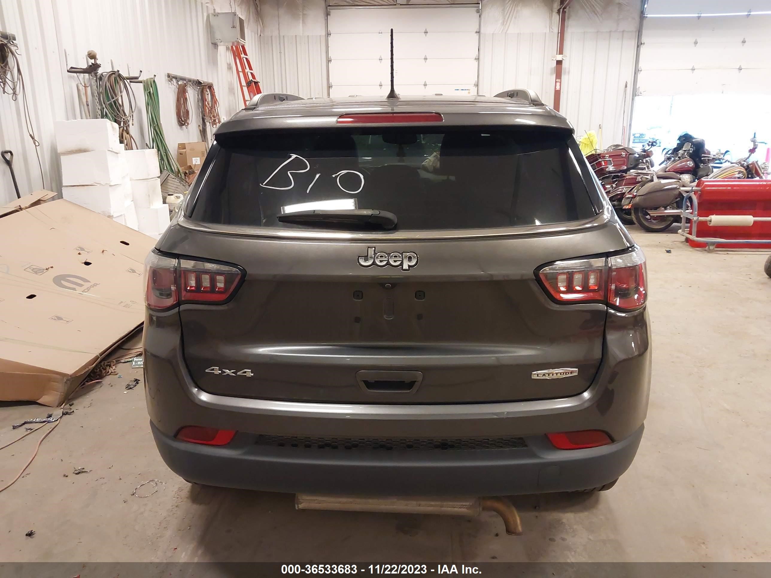 2018 Jeep Compass Latitude 4X4 vin: 3C4NJDBB8JT179210