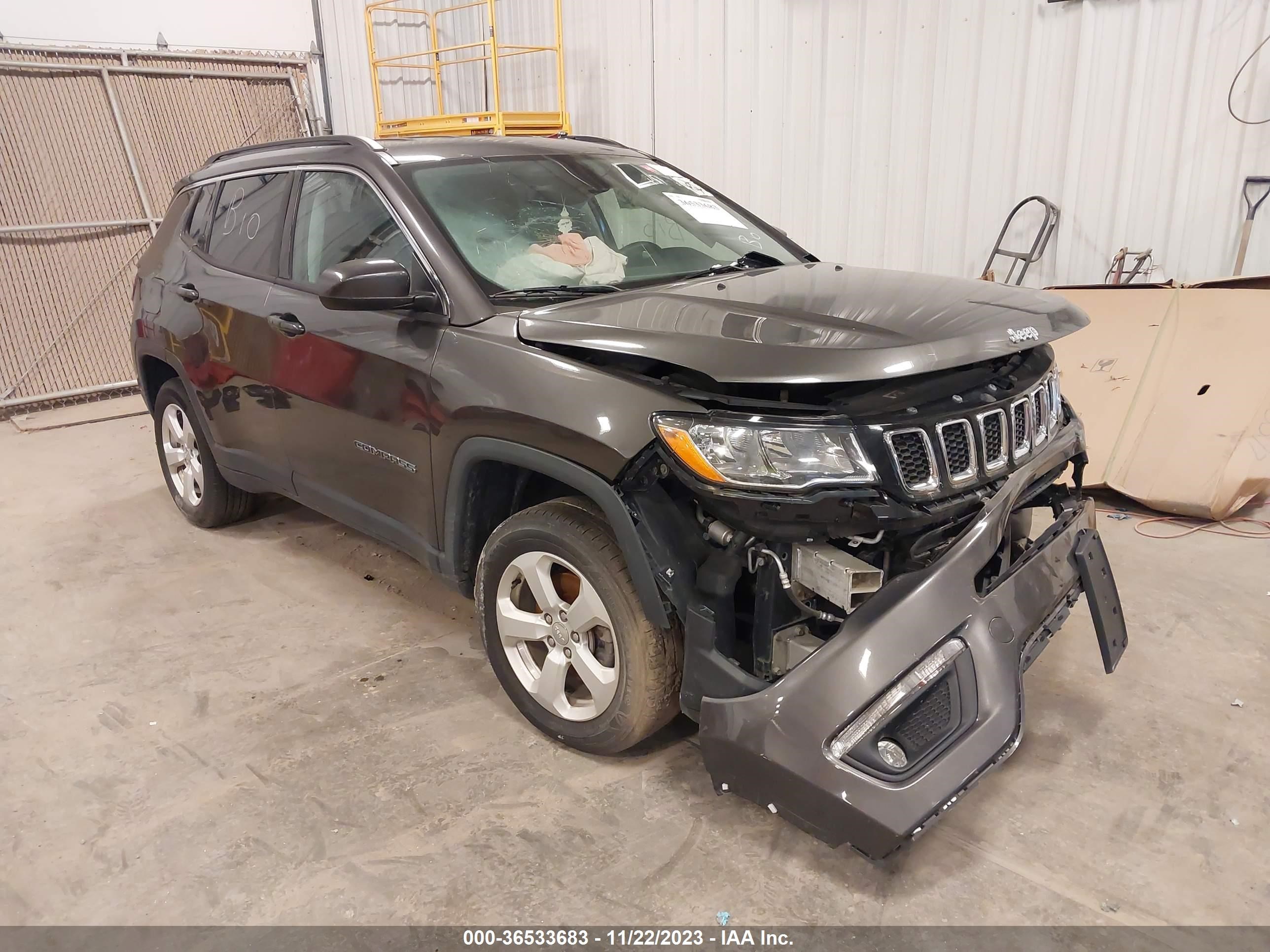 2018 Jeep Compass Latitude 4X4 vin: 3C4NJDBB8JT179210