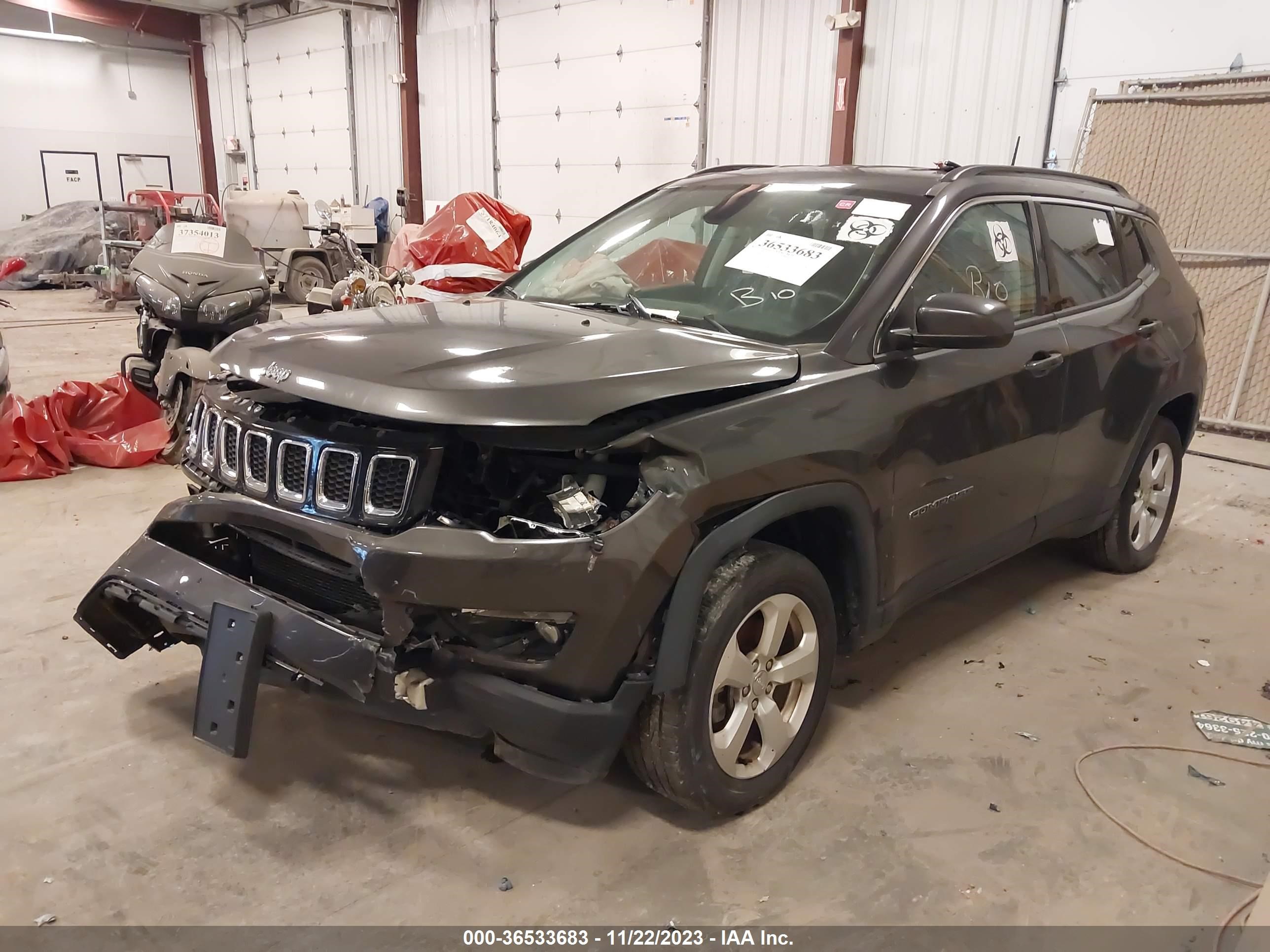 2018 Jeep Compass Latitude 4X4 vin: 3C4NJDBB8JT179210