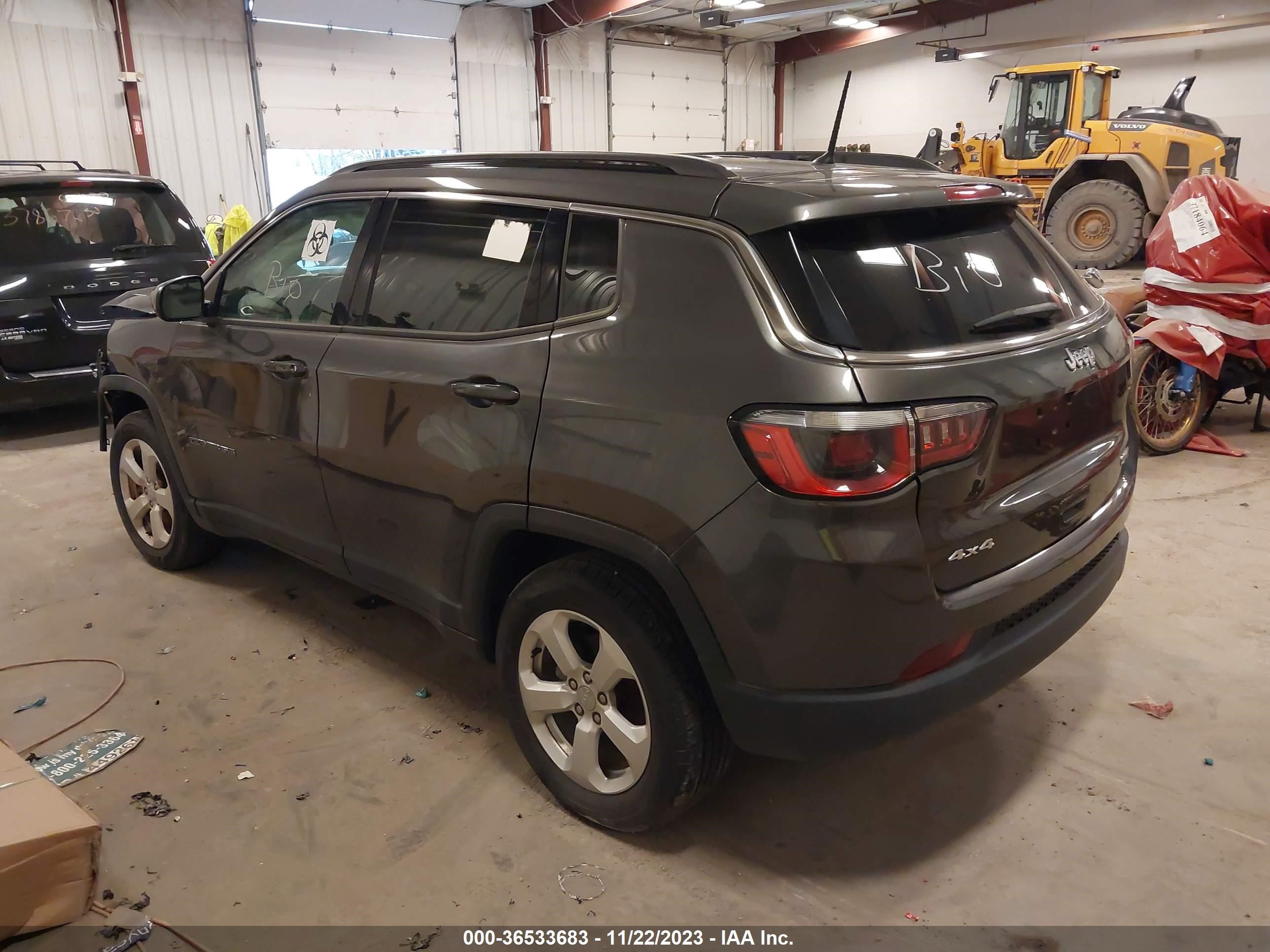 2018 Jeep Compass Latitude 4X4 vin: 3C4NJDBB8JT179210