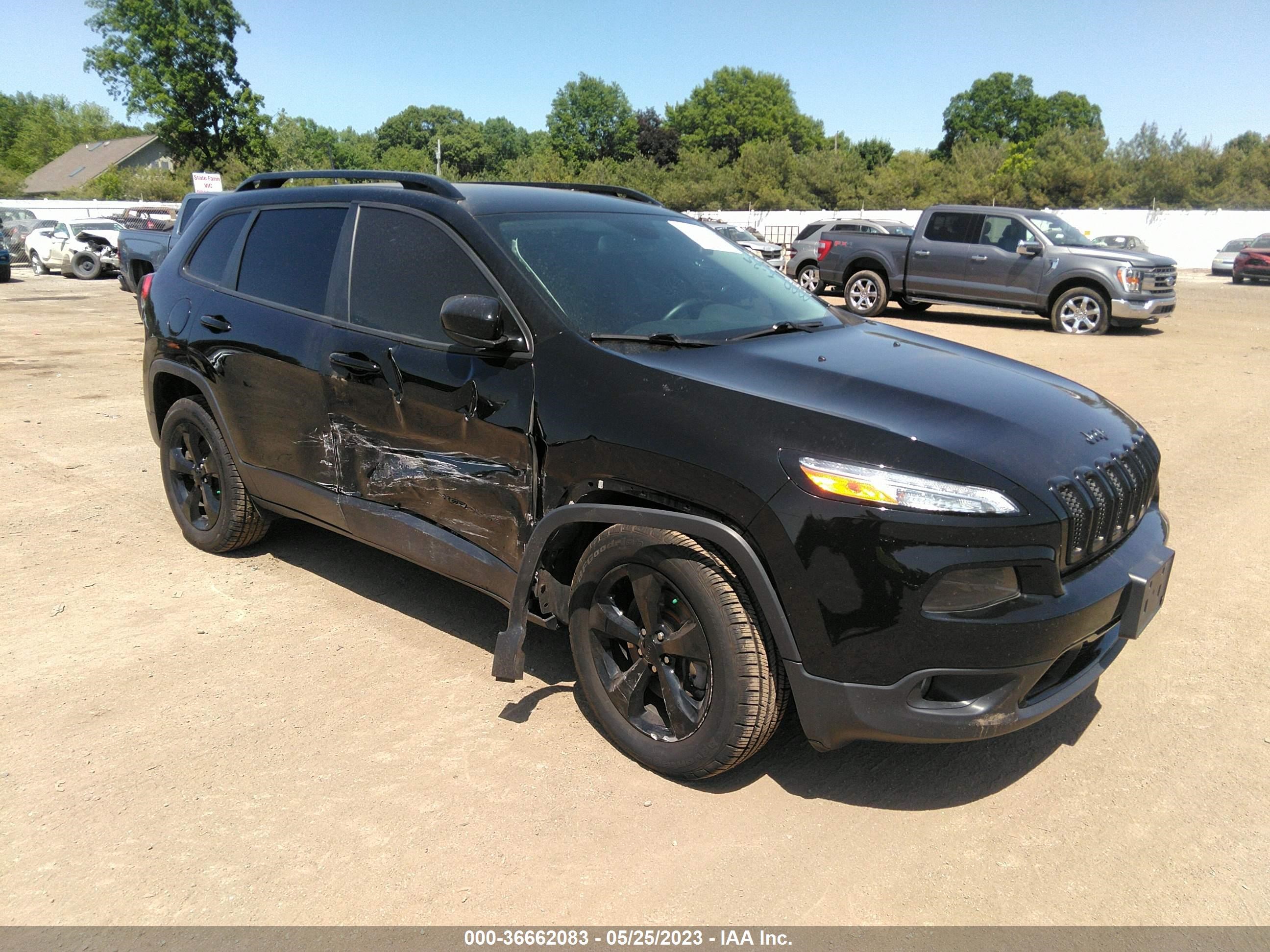 2018 Jeep Cherokee Latitude 4X4 vin: 1C4PJMCX1JD608552