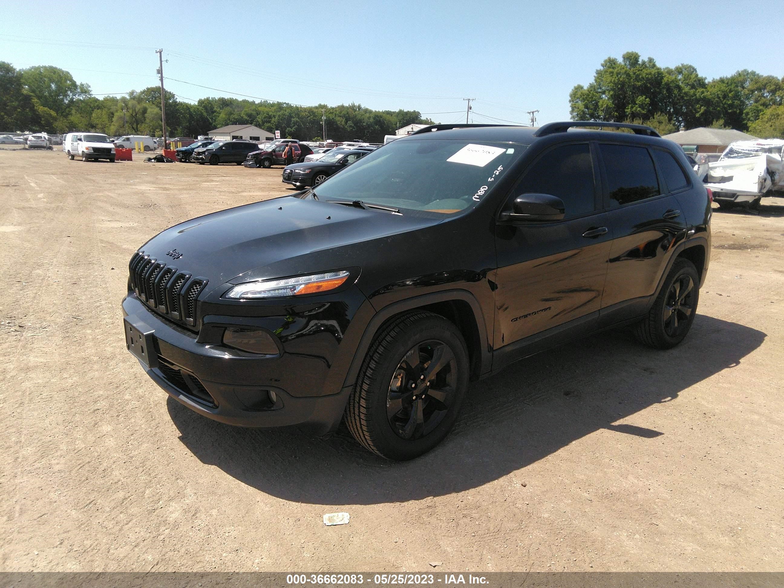 2018 Jeep Cherokee Latitude 4X4 vin: 1C4PJMCX1JD608552