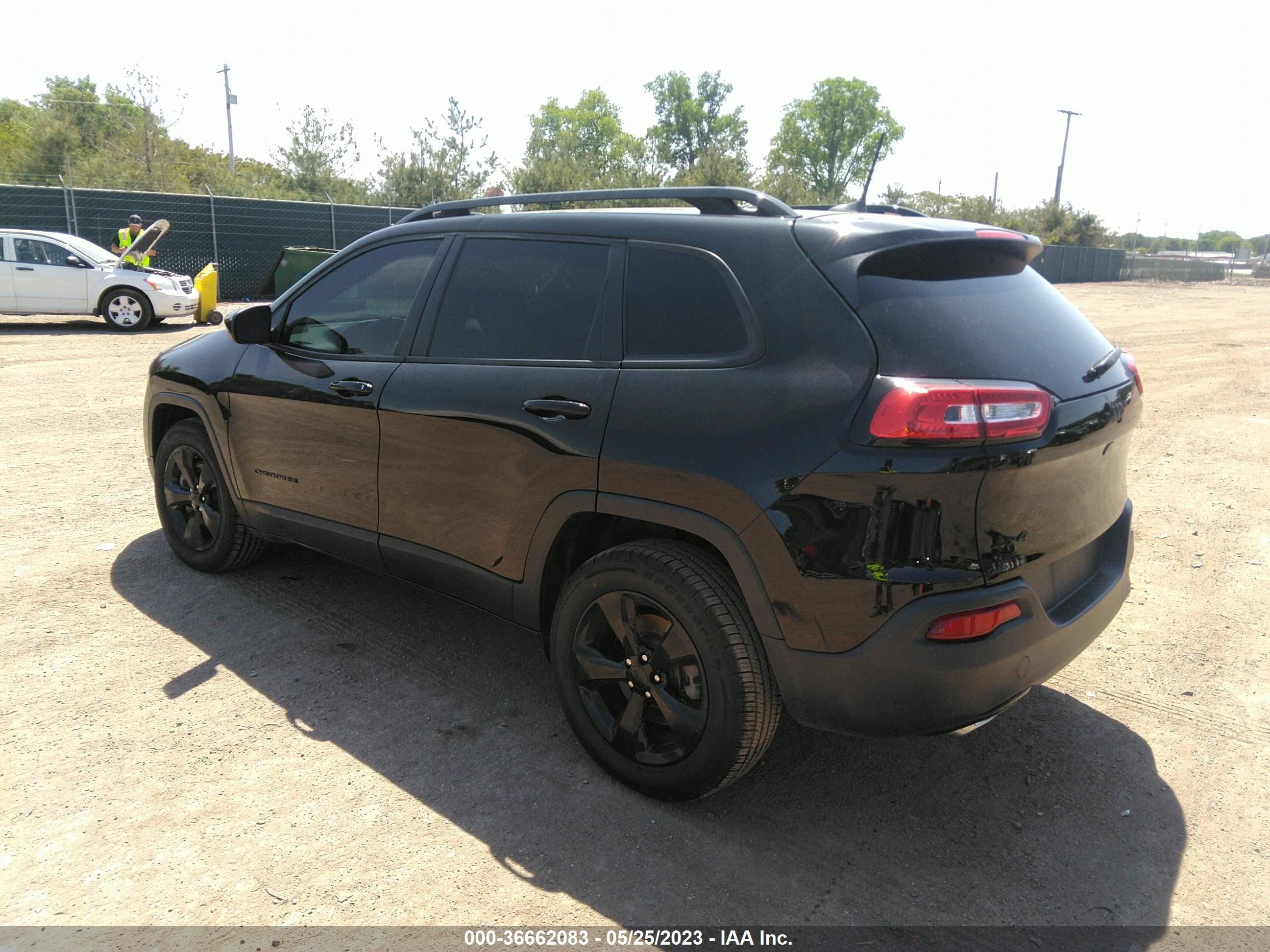 2018 Jeep Cherokee Latitude 4X4 vin: 1C4PJMCX1JD608552