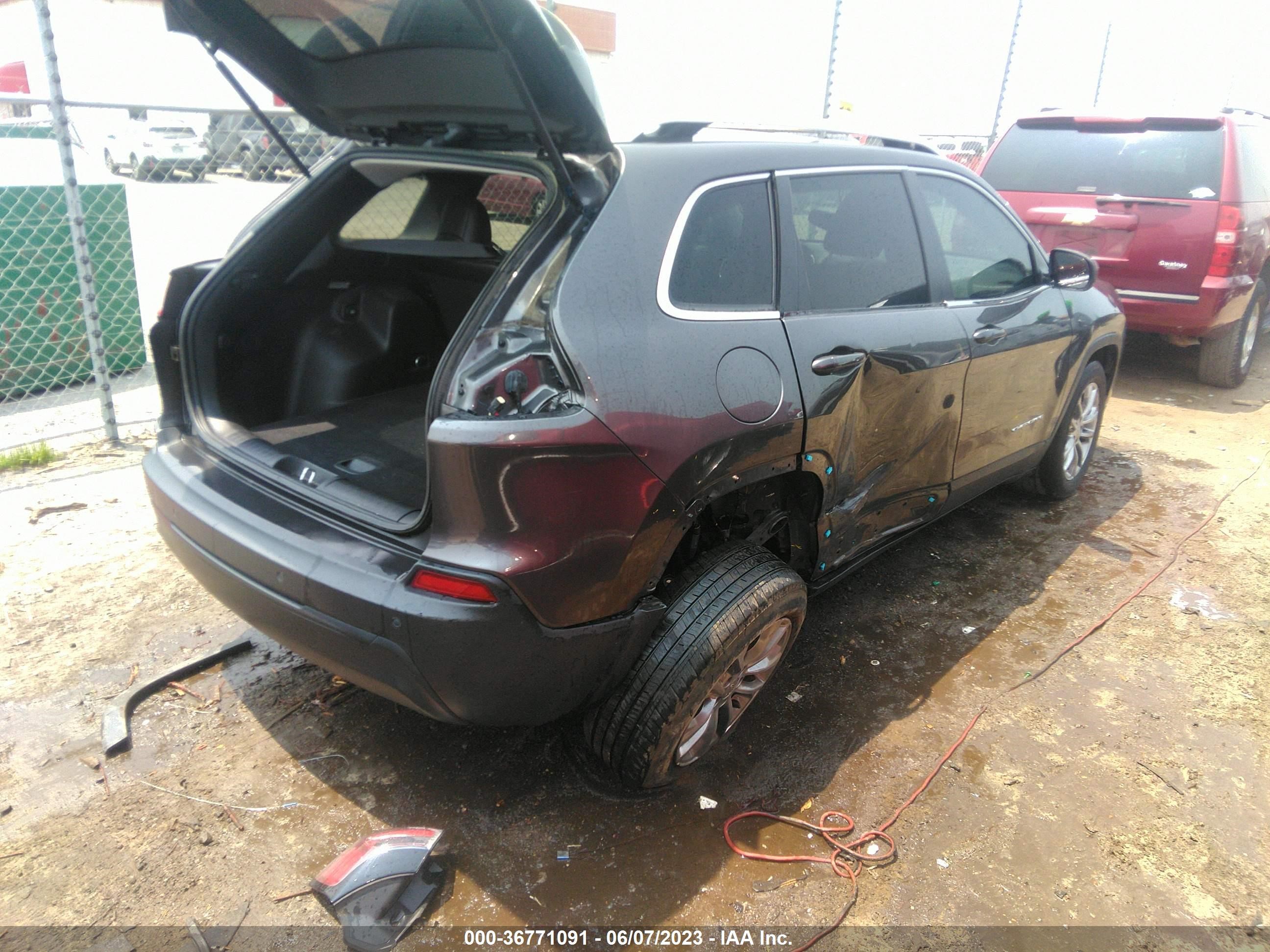 2021 Jeep Cherokee Latitude Plus Fwd vin: 1C4PJLLB9MD203526