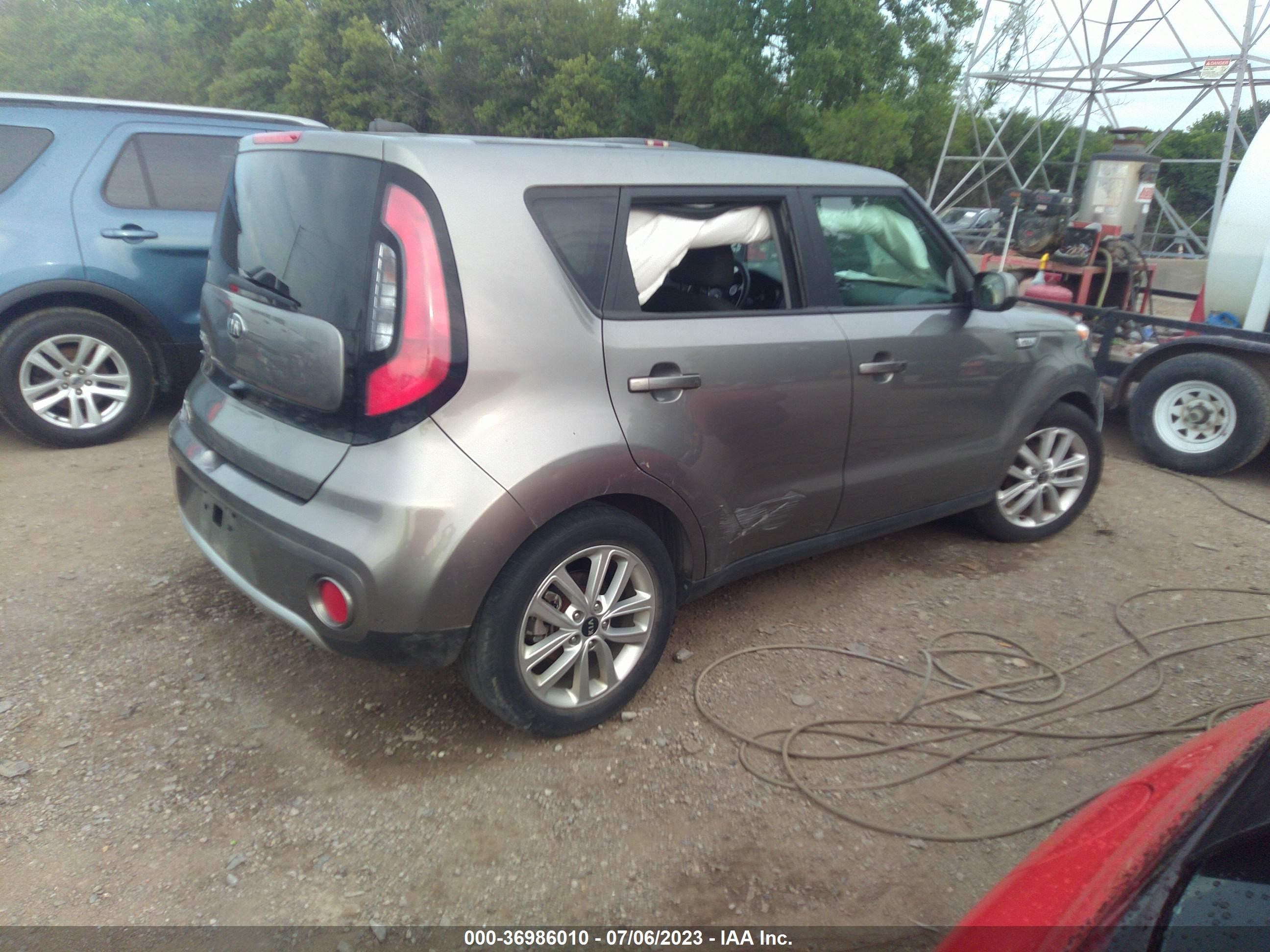 2017 Kia Soul + vin: KNDJP3A53H7477116