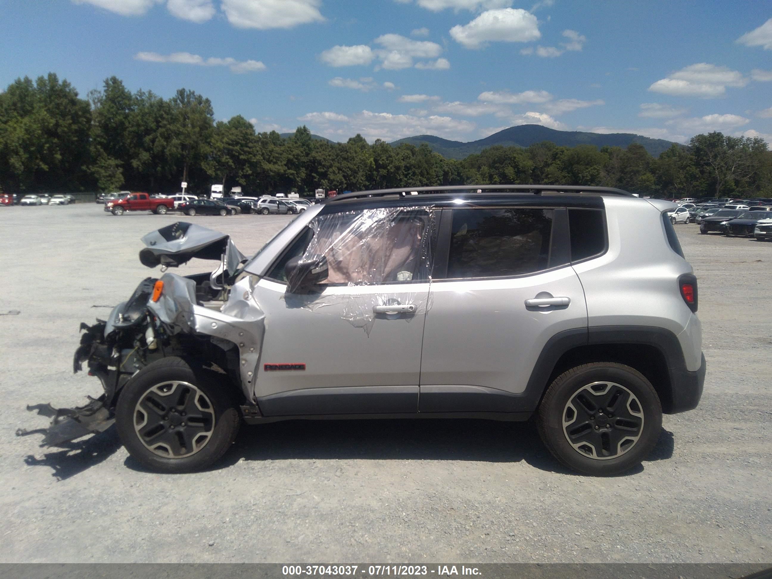 2016 Jeep Renegade Trailhawk vin: ZACCJBCT9GPD98972