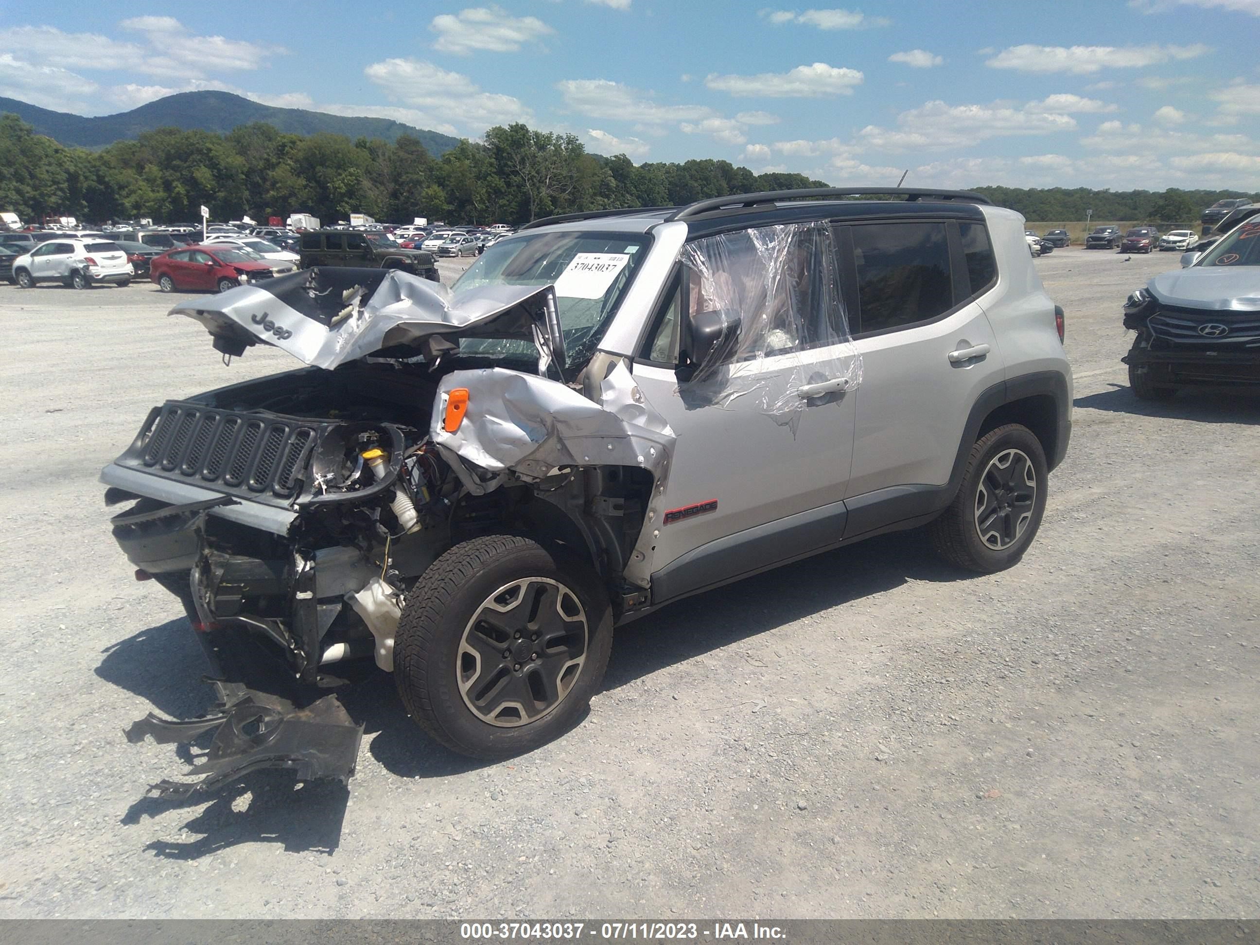 2016 Jeep Renegade Trailhawk vin: ZACCJBCT9GPD98972