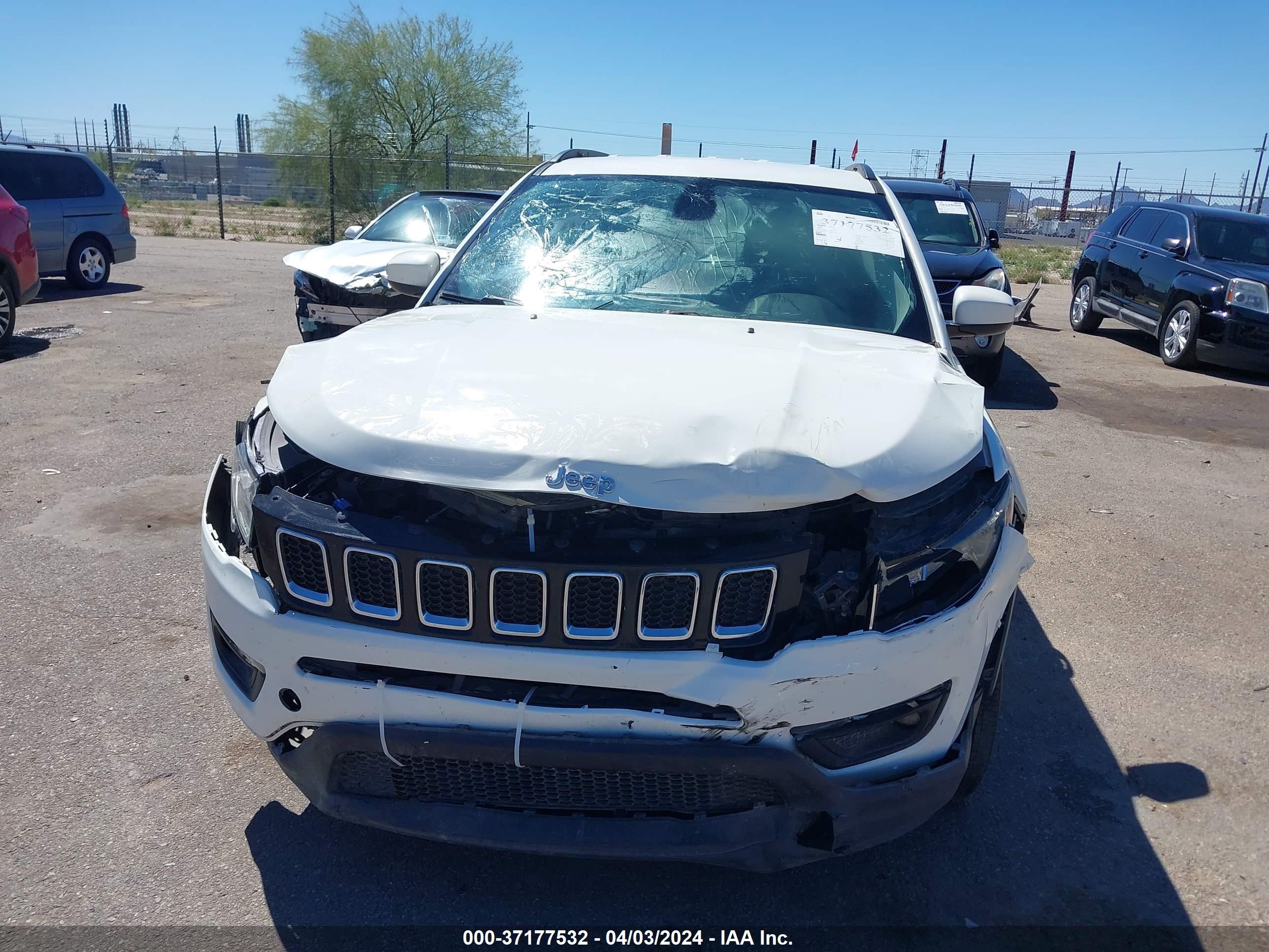 2018 Jeep Compass Latitude Fwd vin: 3C4NJCBB8JT212801