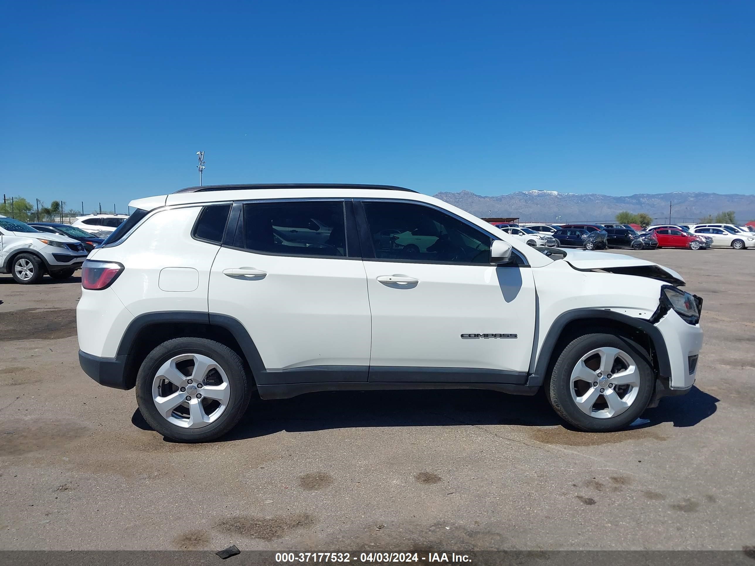 2018 Jeep Compass Latitude Fwd vin: 3C4NJCBB8JT212801