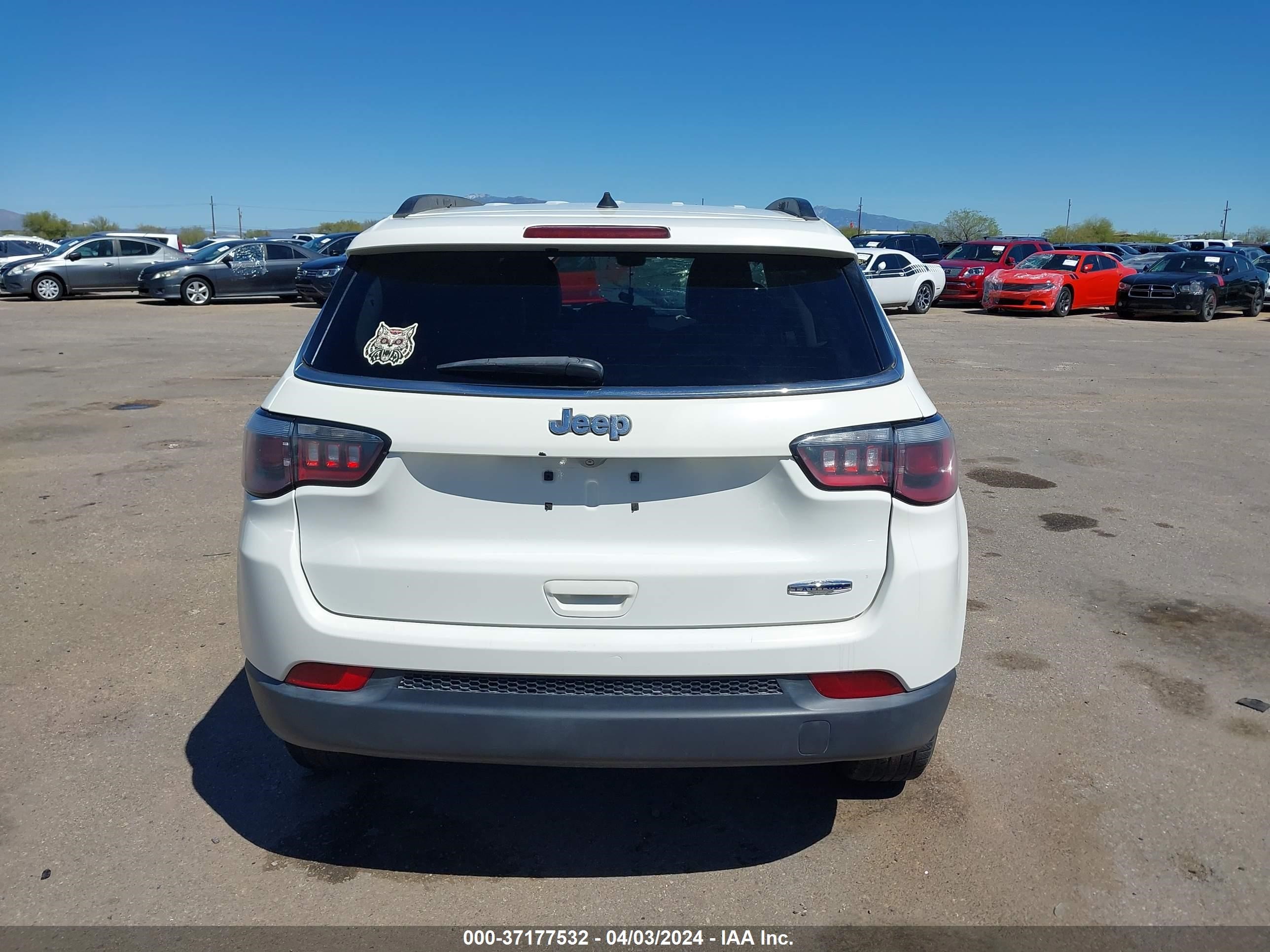 2018 Jeep Compass Latitude Fwd vin: 3C4NJCBB8JT212801