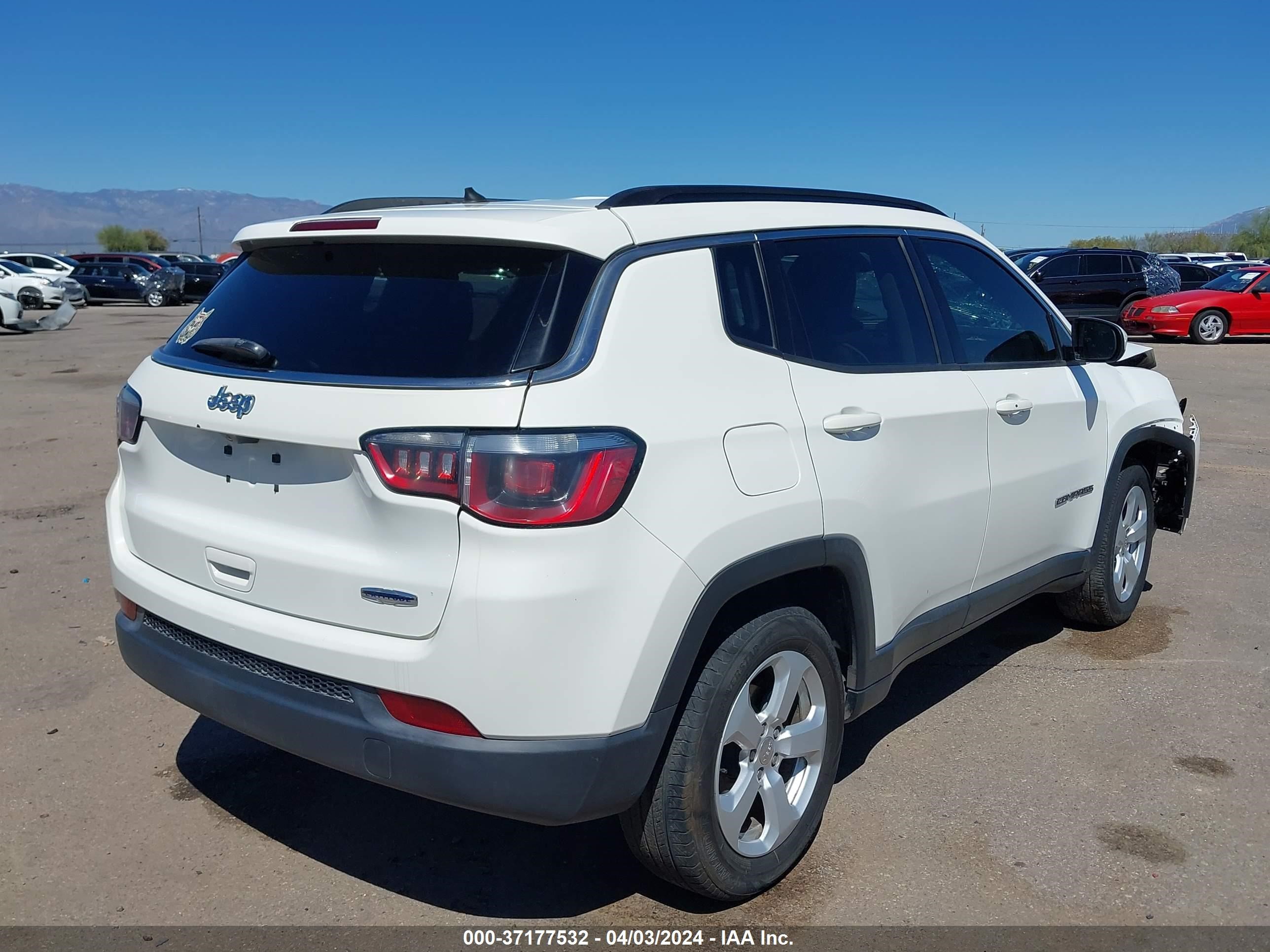 2018 Jeep Compass Latitude Fwd vin: 3C4NJCBB8JT212801