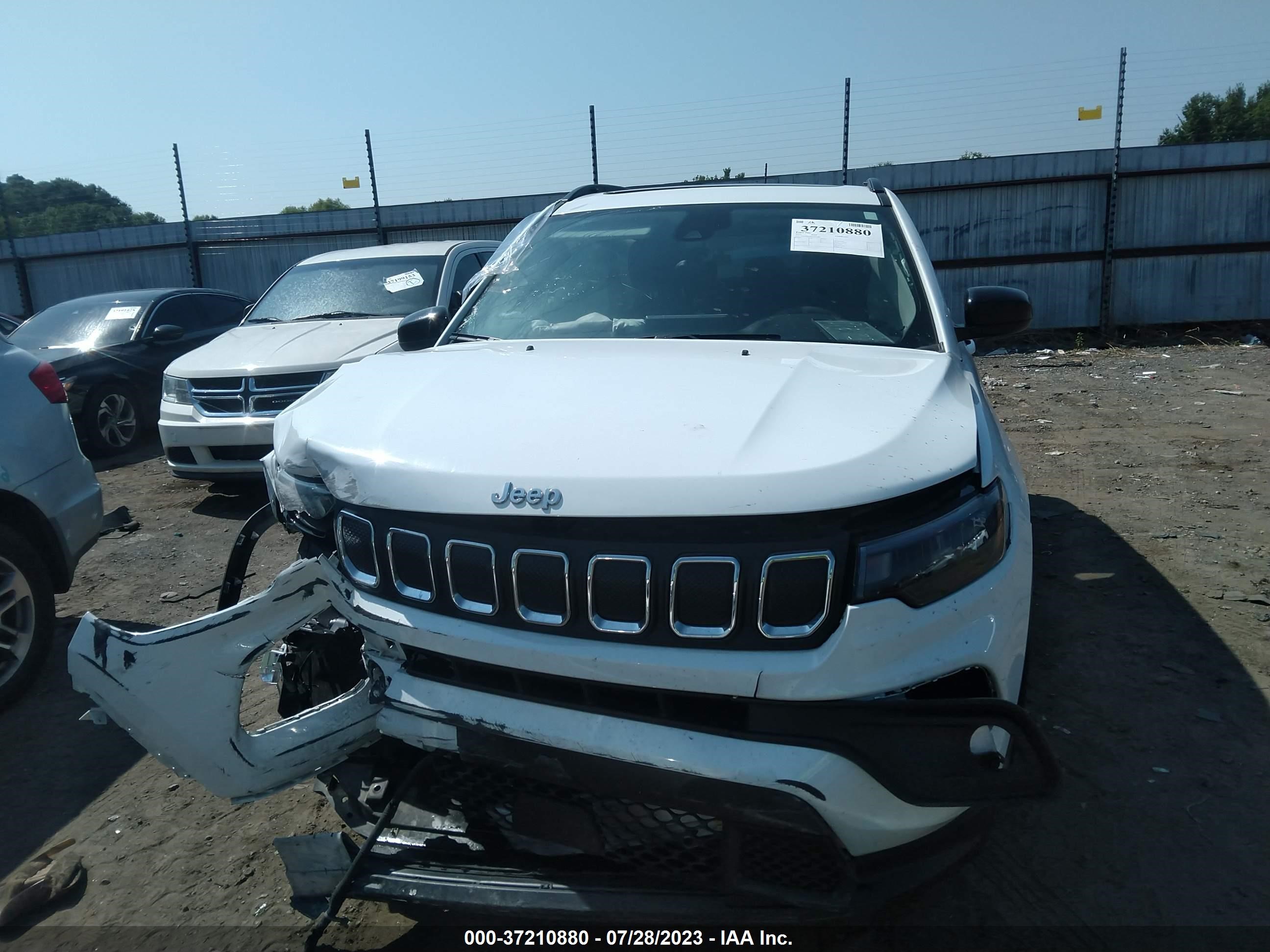 2022 Jeep Compass Latitude 4X4 vin: 3C4NJDBB3NT222289