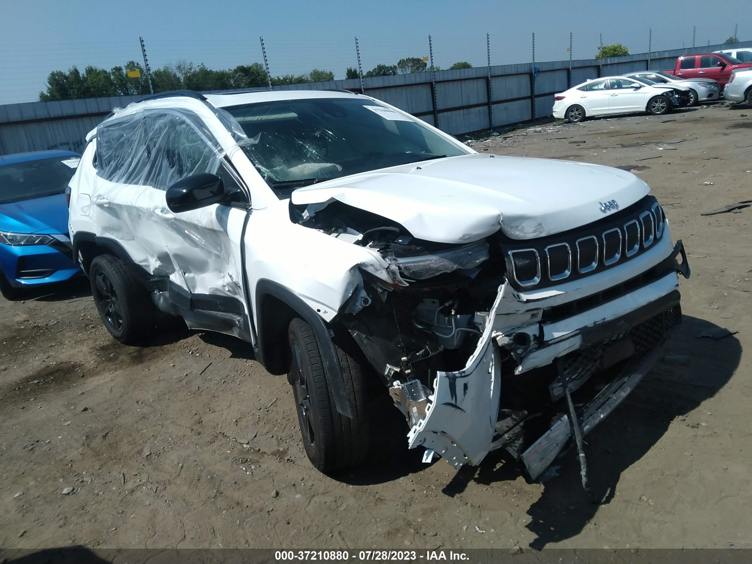 2022 Jeep Compass Latitude 4X4 vin: 3C4NJDBB3NT222289