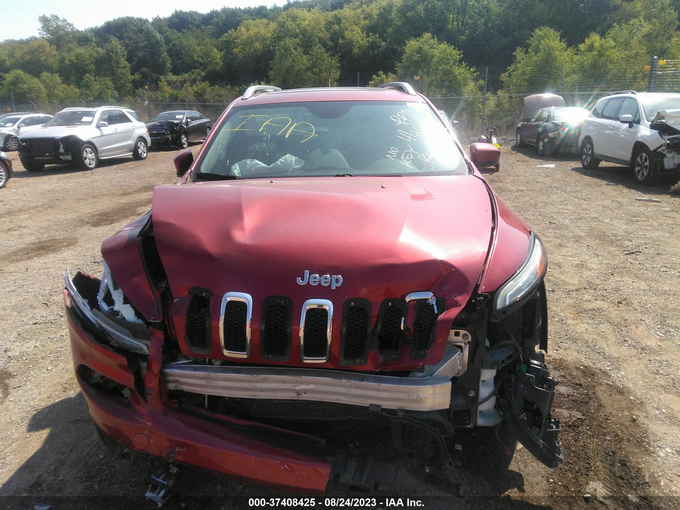 2014 Jeep Cherokee Latitude vin: 1C4PJLCS0EW122971