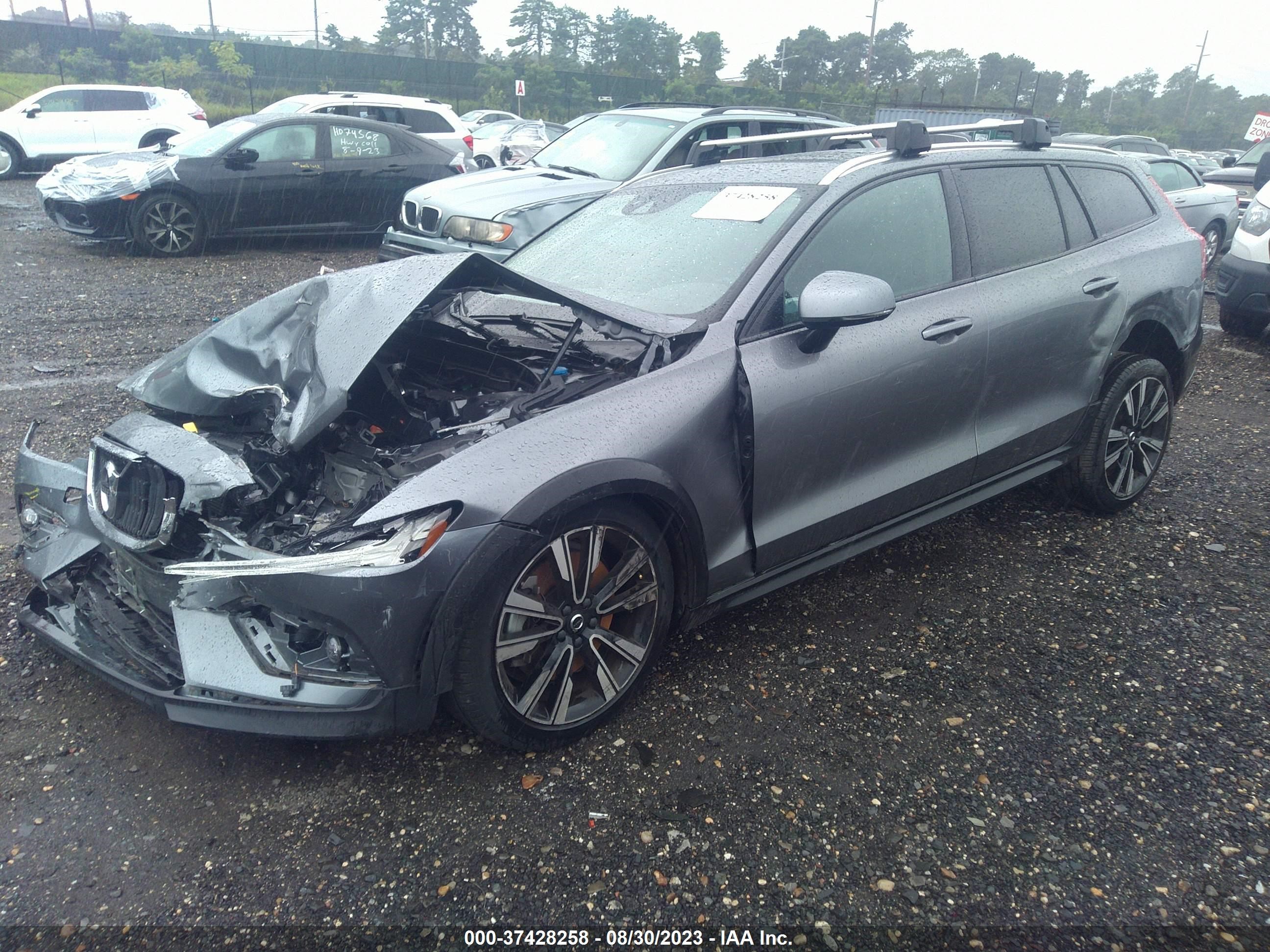 2021 Volvo V60 Cross Country T5 vin: YV4102WK0M1073827