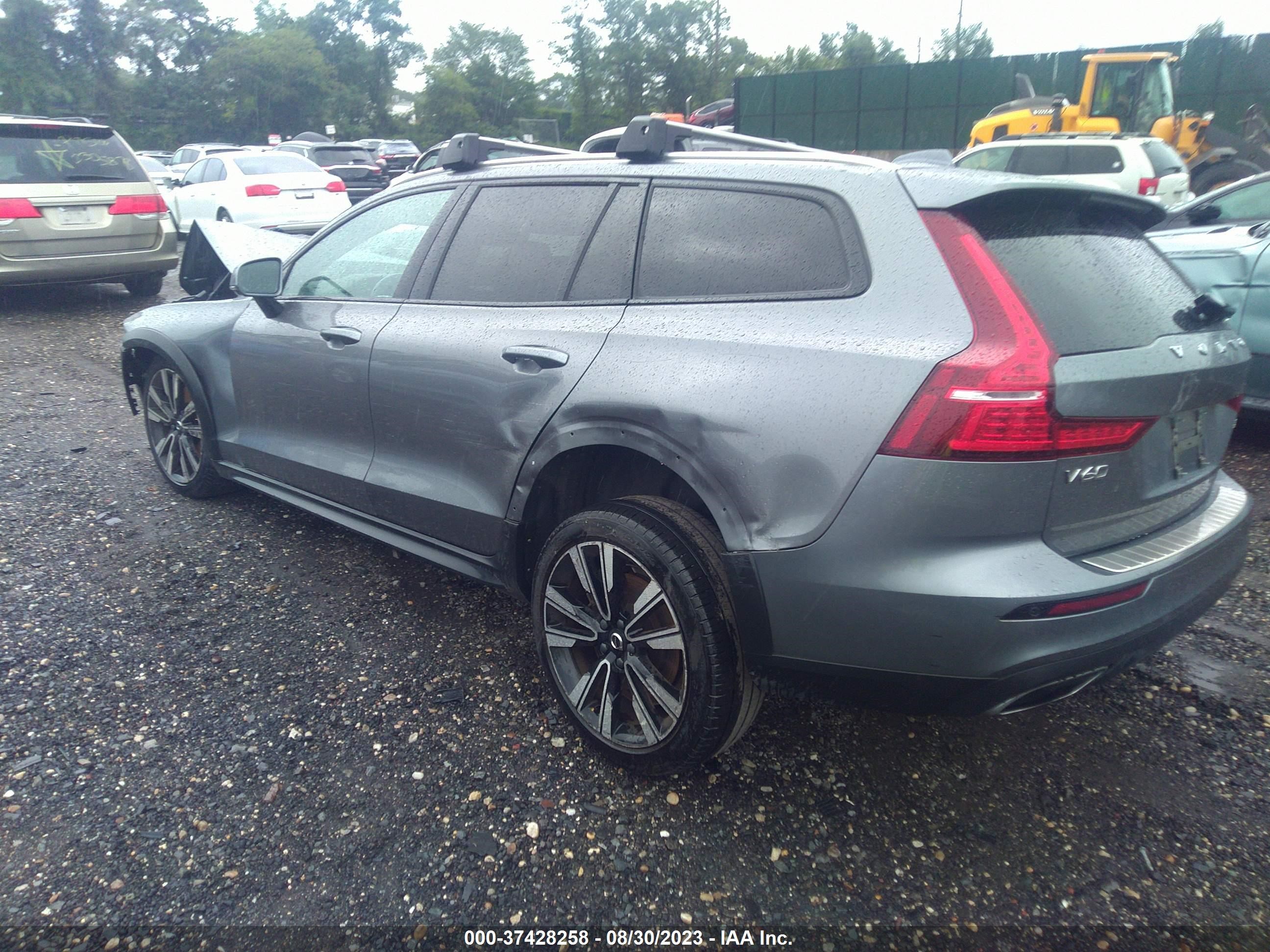 2021 Volvo V60 Cross Country T5 vin: YV4102WK0M1073827