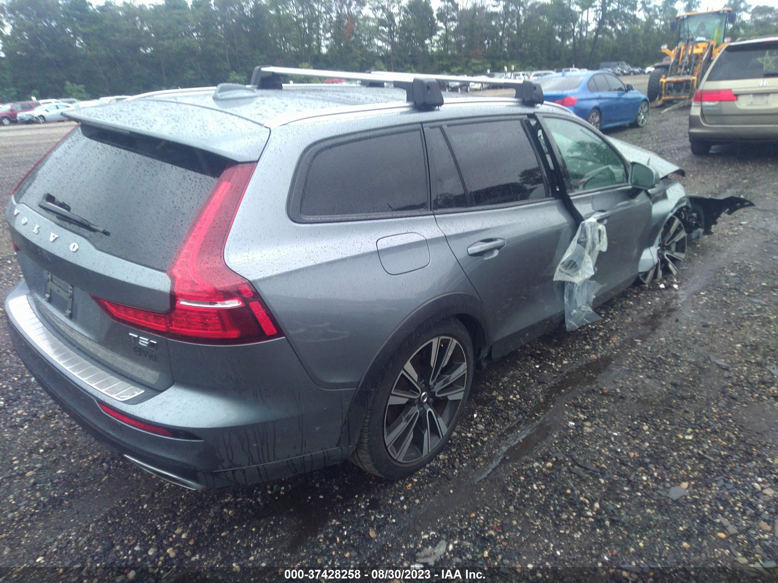 2021 Volvo V60 Cross Country T5 vin: YV4102WK0M1073827