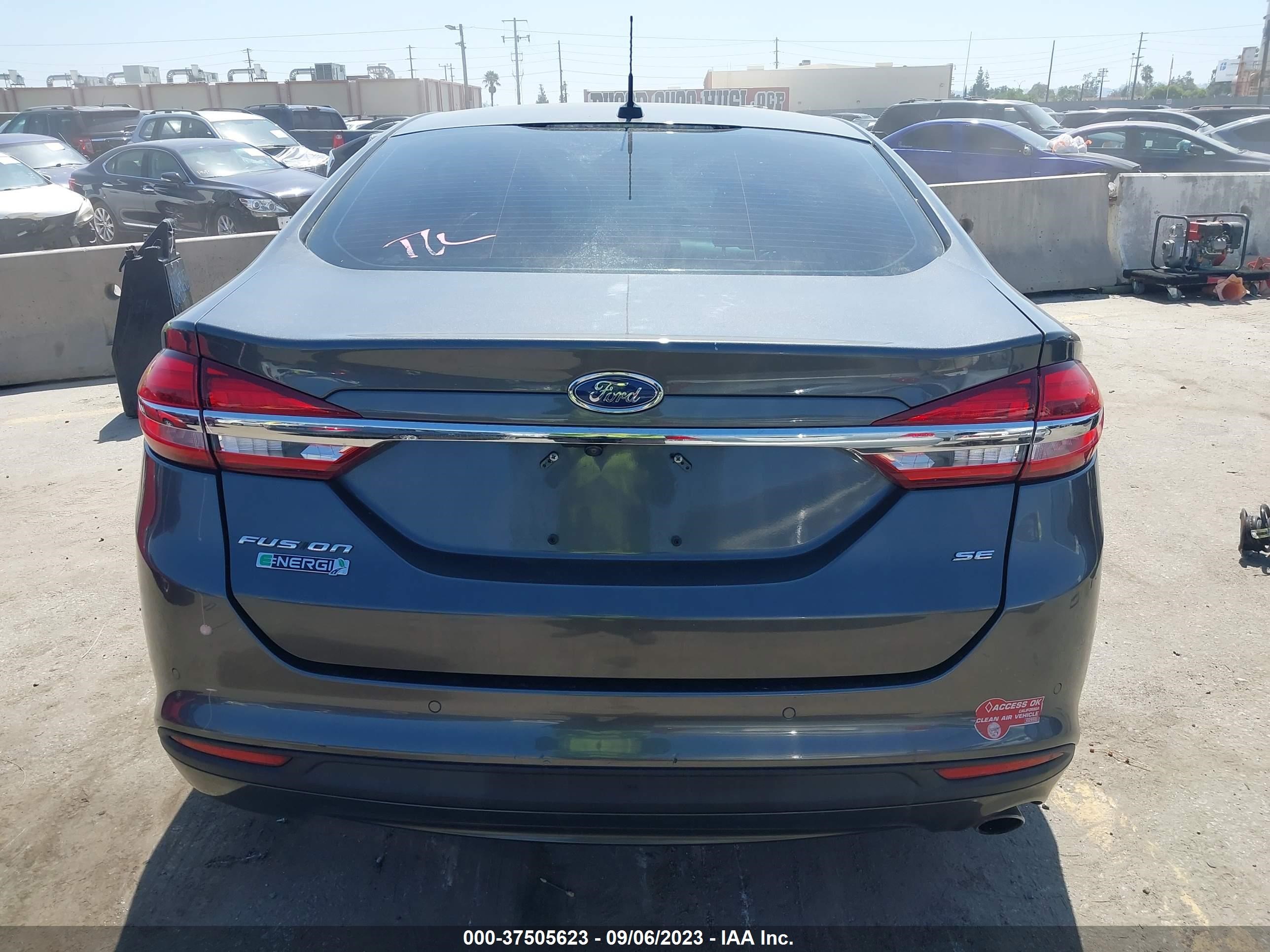 2018 Ford Fusion Energi Se vin: 3FA6P0PU1JR110285