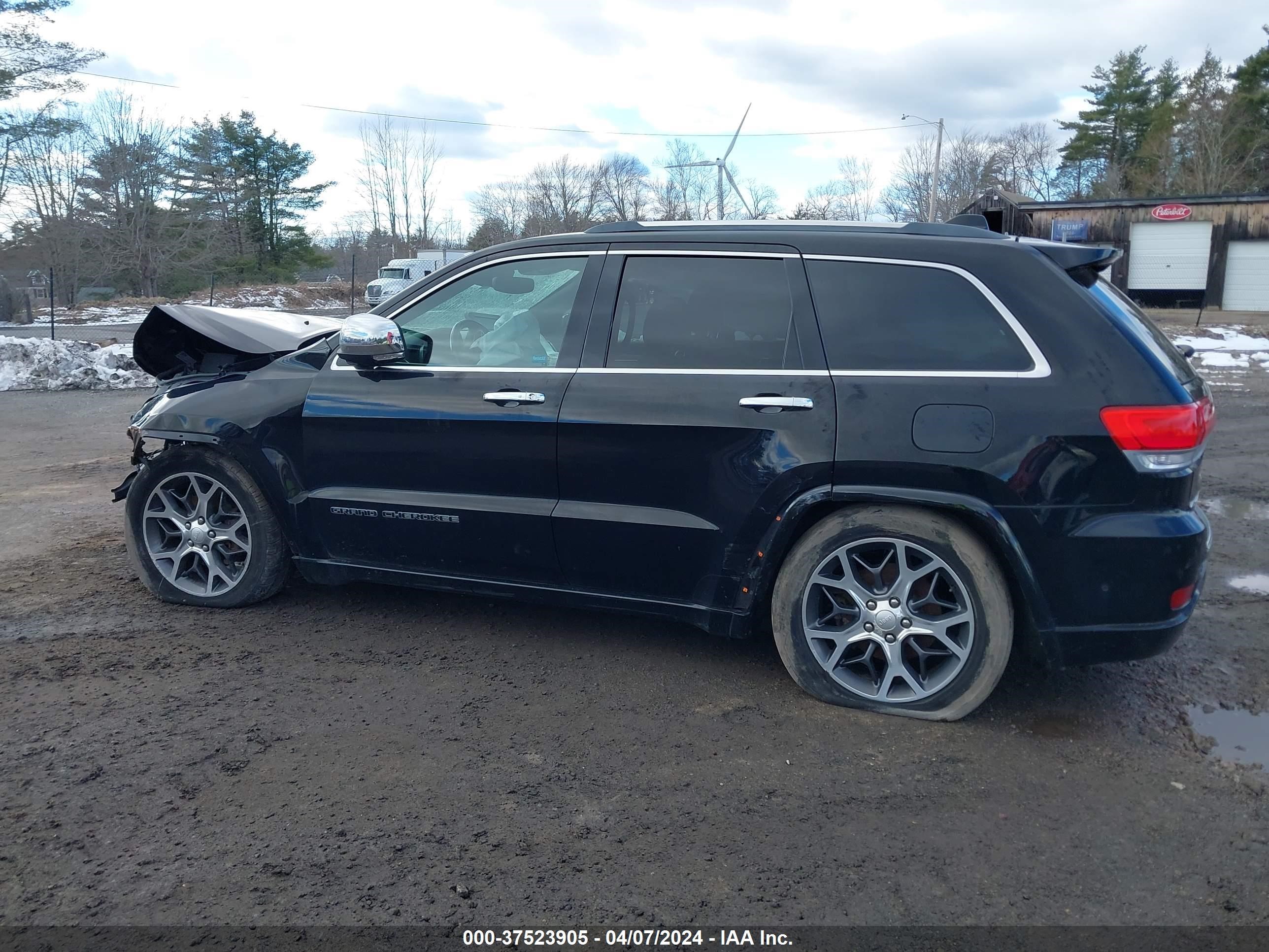 2019 Jeep Grand Cherokee Overland 4X4 vin: 1C4RJFCG2KC558501