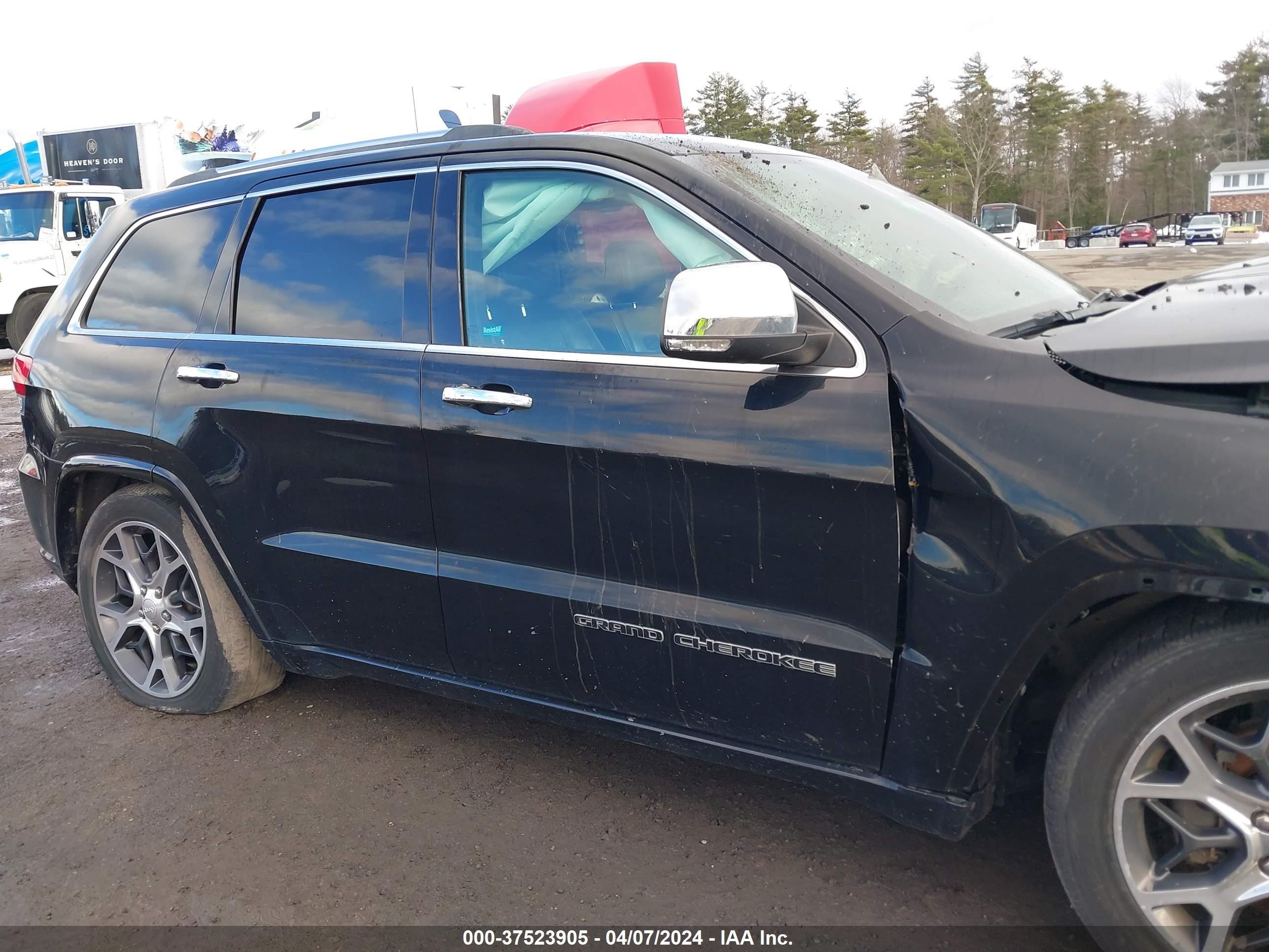 2019 Jeep Grand Cherokee Overland 4X4 vin: 1C4RJFCG2KC558501