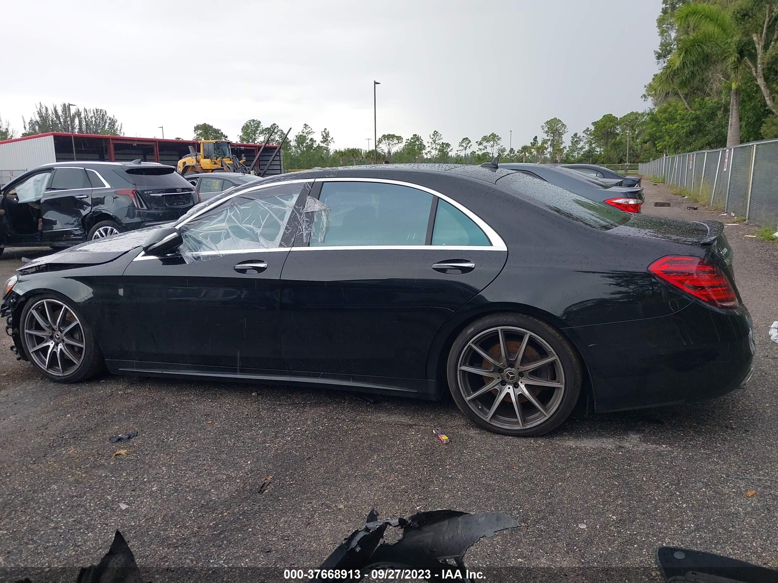 2019 Mercedes-Benz S-Class S 560 vin: WDDUG8DB2KA443079