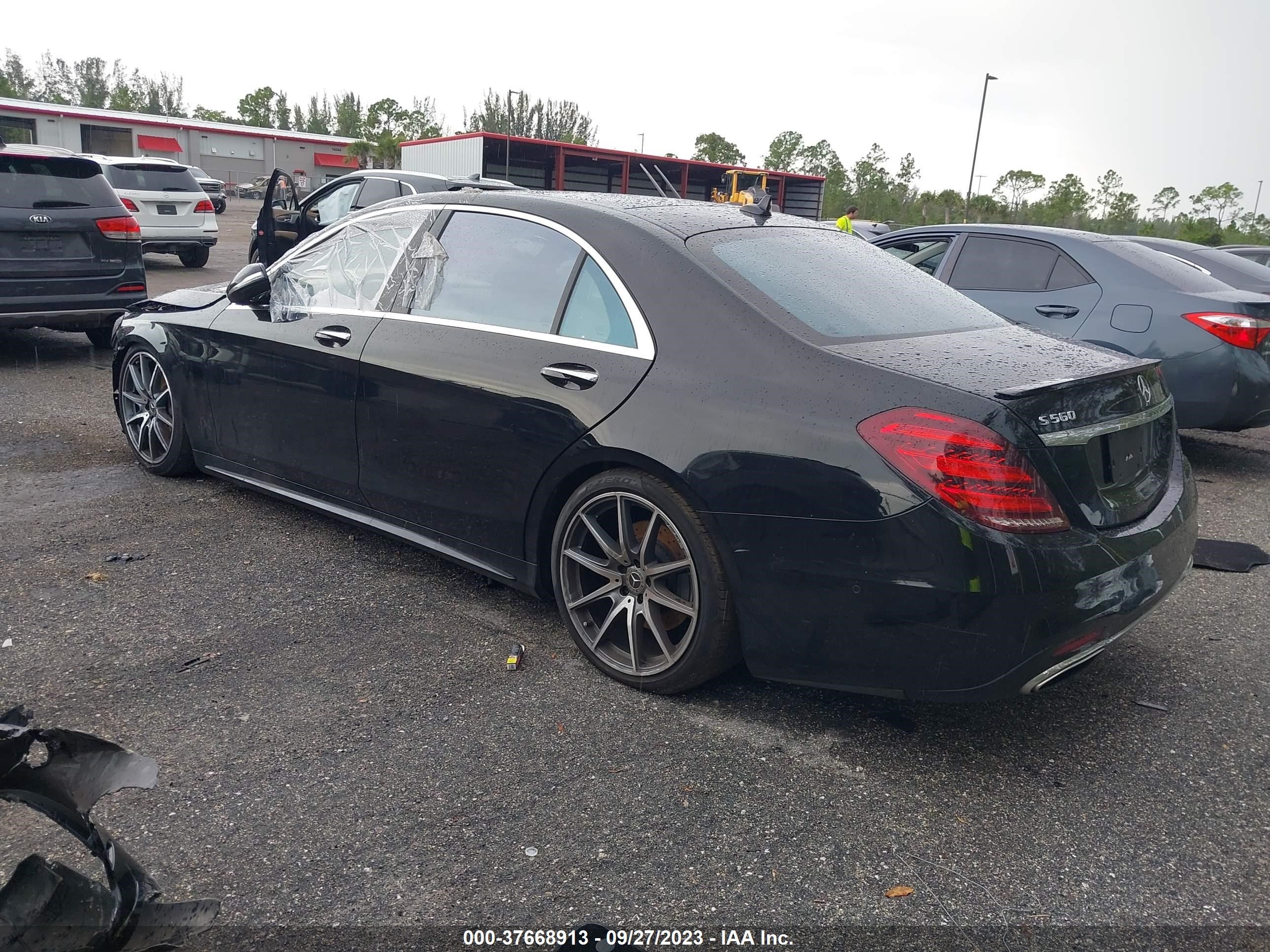 2019 Mercedes-Benz S-Class S 560 vin: WDDUG8DB2KA443079