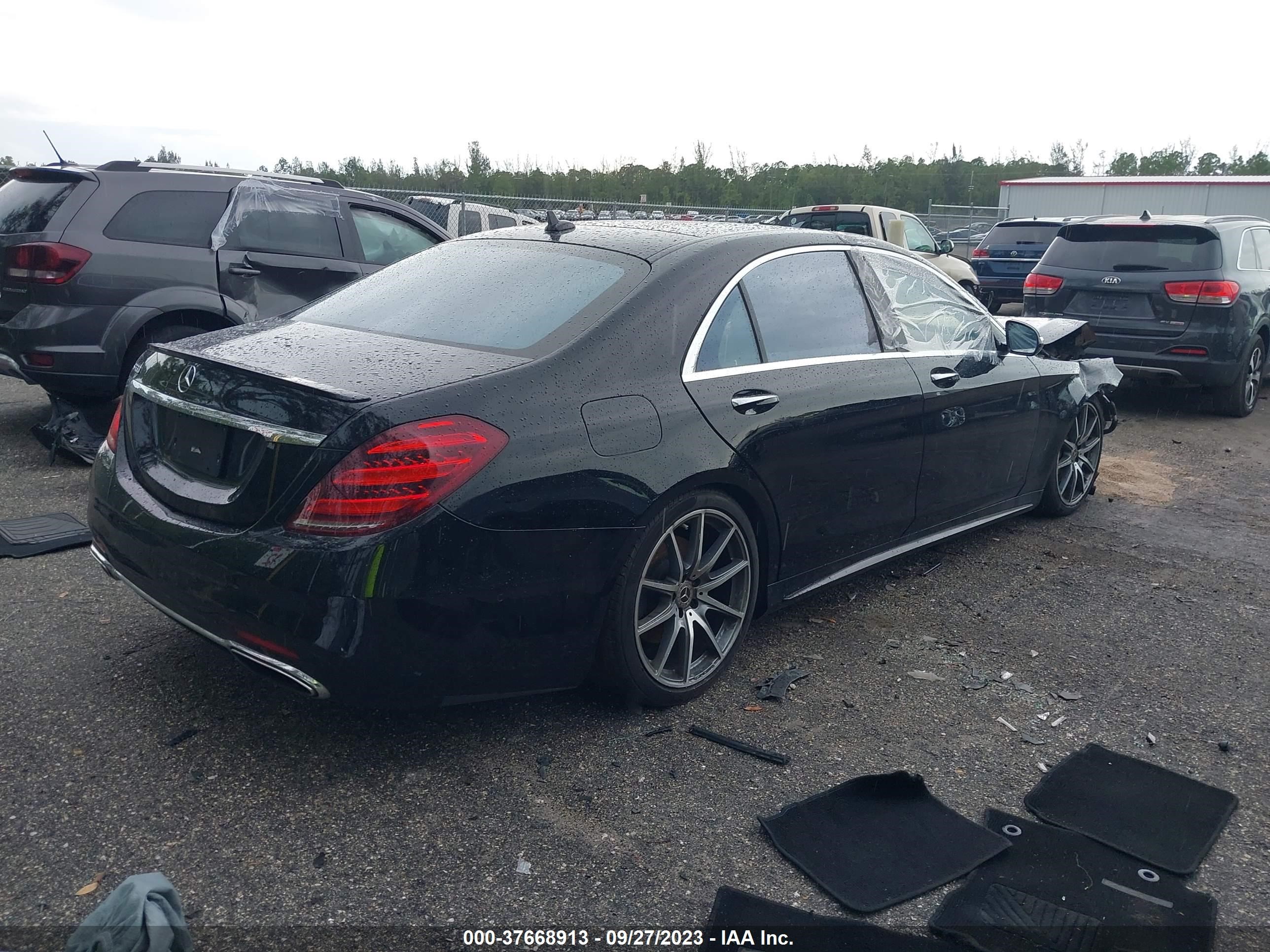 2019 Mercedes-Benz S-Class S 560 vin: WDDUG8DB2KA443079