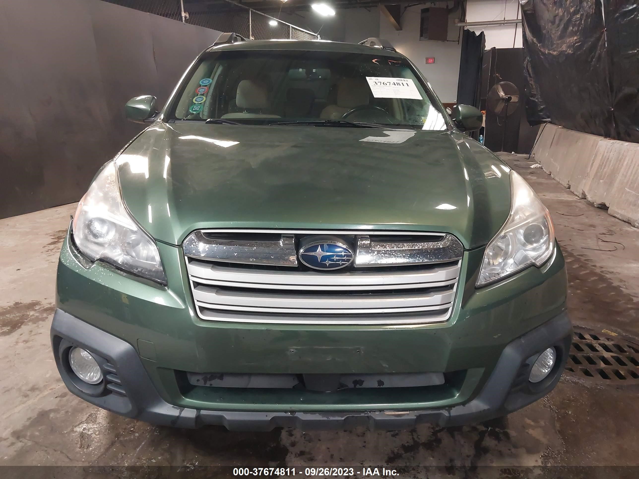 2014 Subaru Outback 2.5I Premium vin: 4S4BRBCC9E3255022