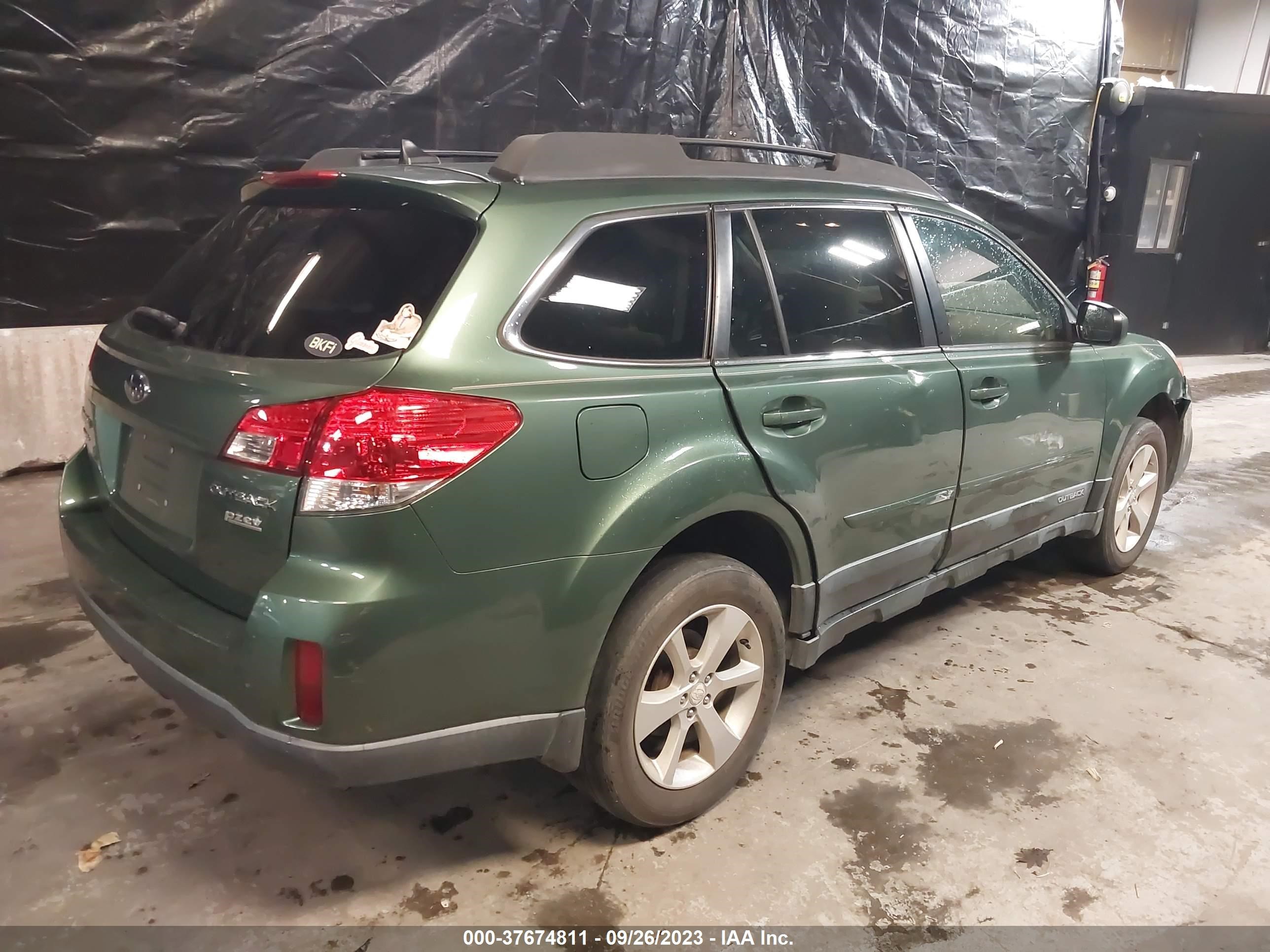 2014 Subaru Outback 2.5I Premium vin: 4S4BRBCC9E3255022