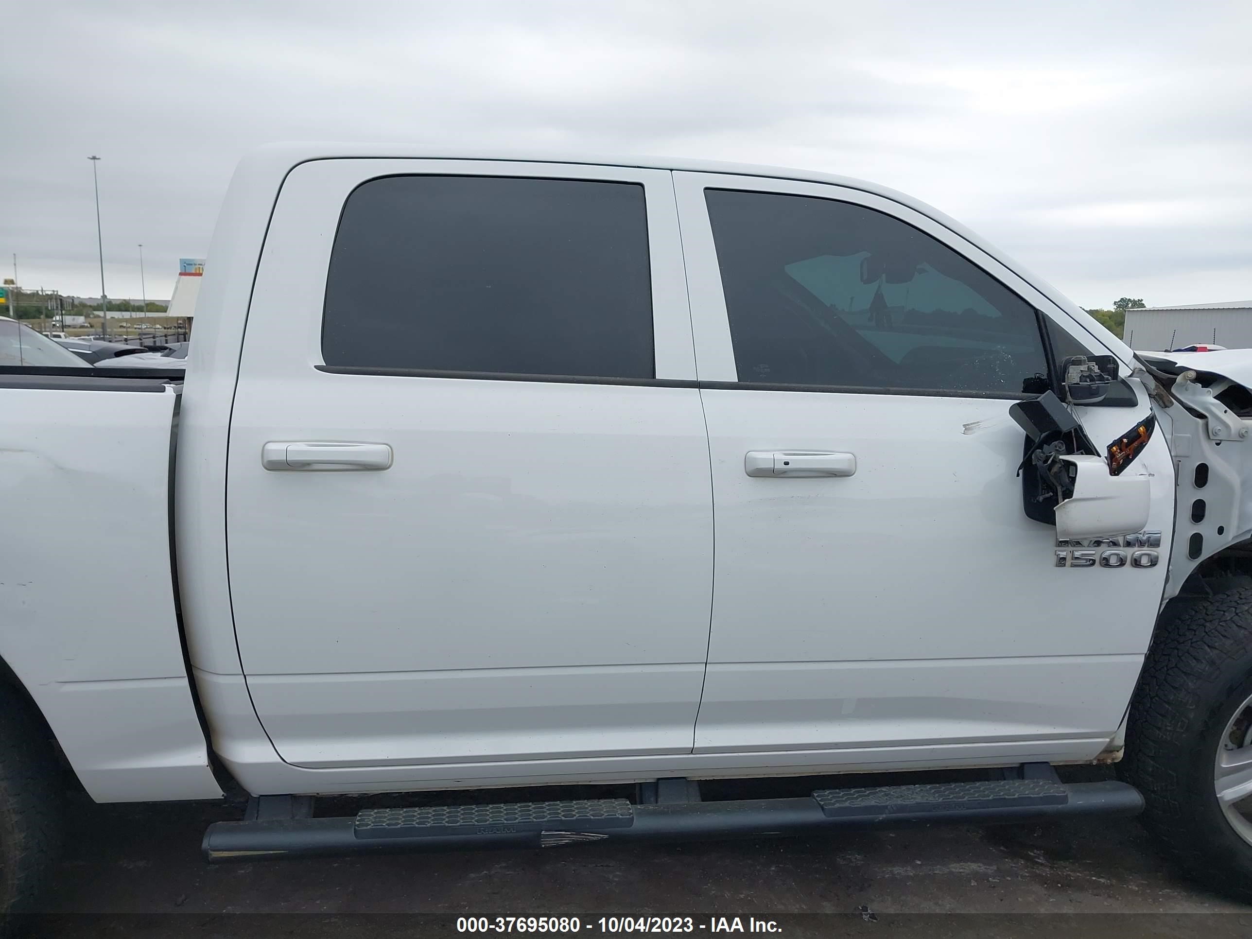 2016 Ram 1500 Sport vin: 1C6RR7MT1GS280608