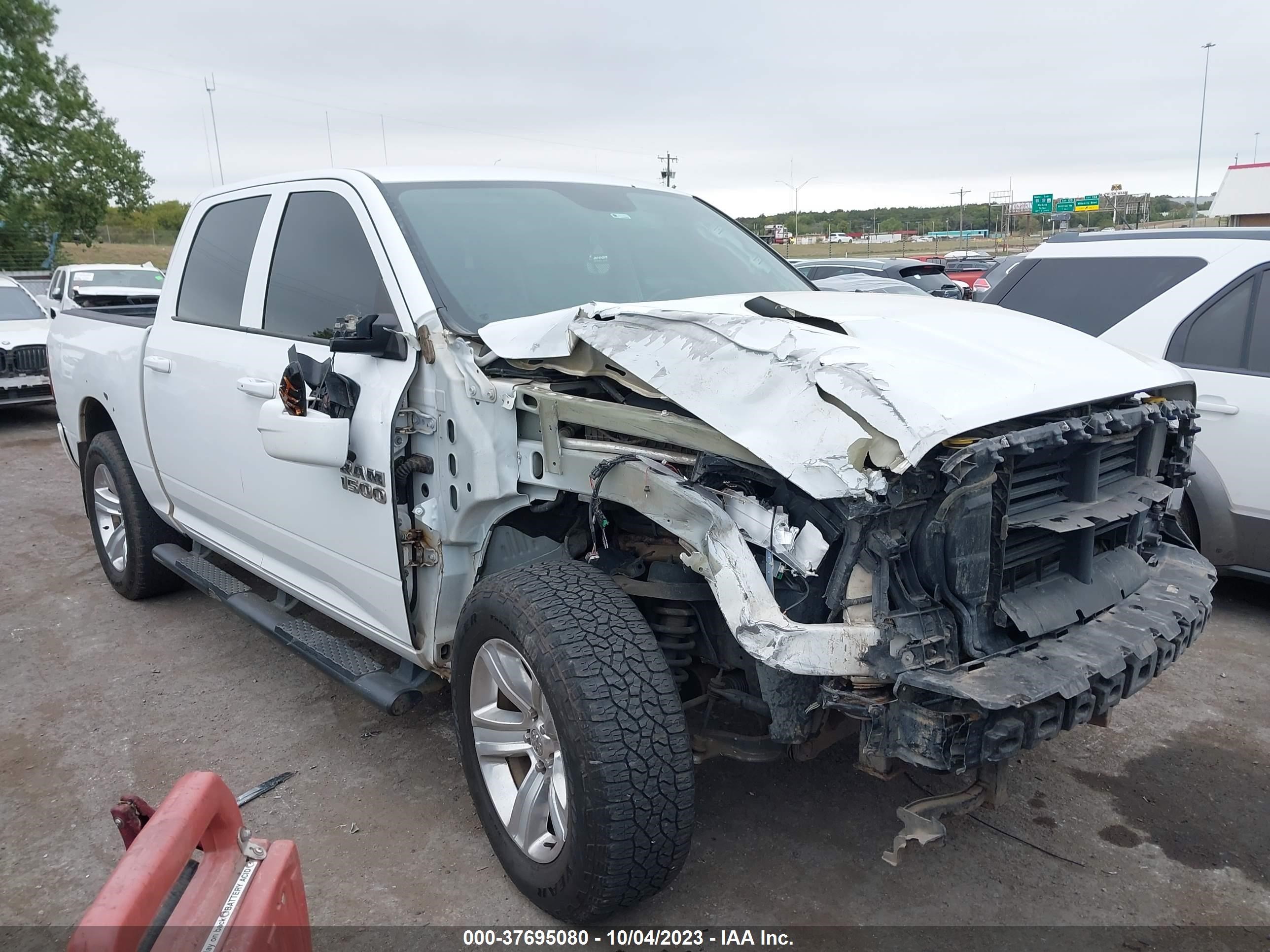 2016 Ram 1500 Sport vin: 1C6RR7MT1GS280608