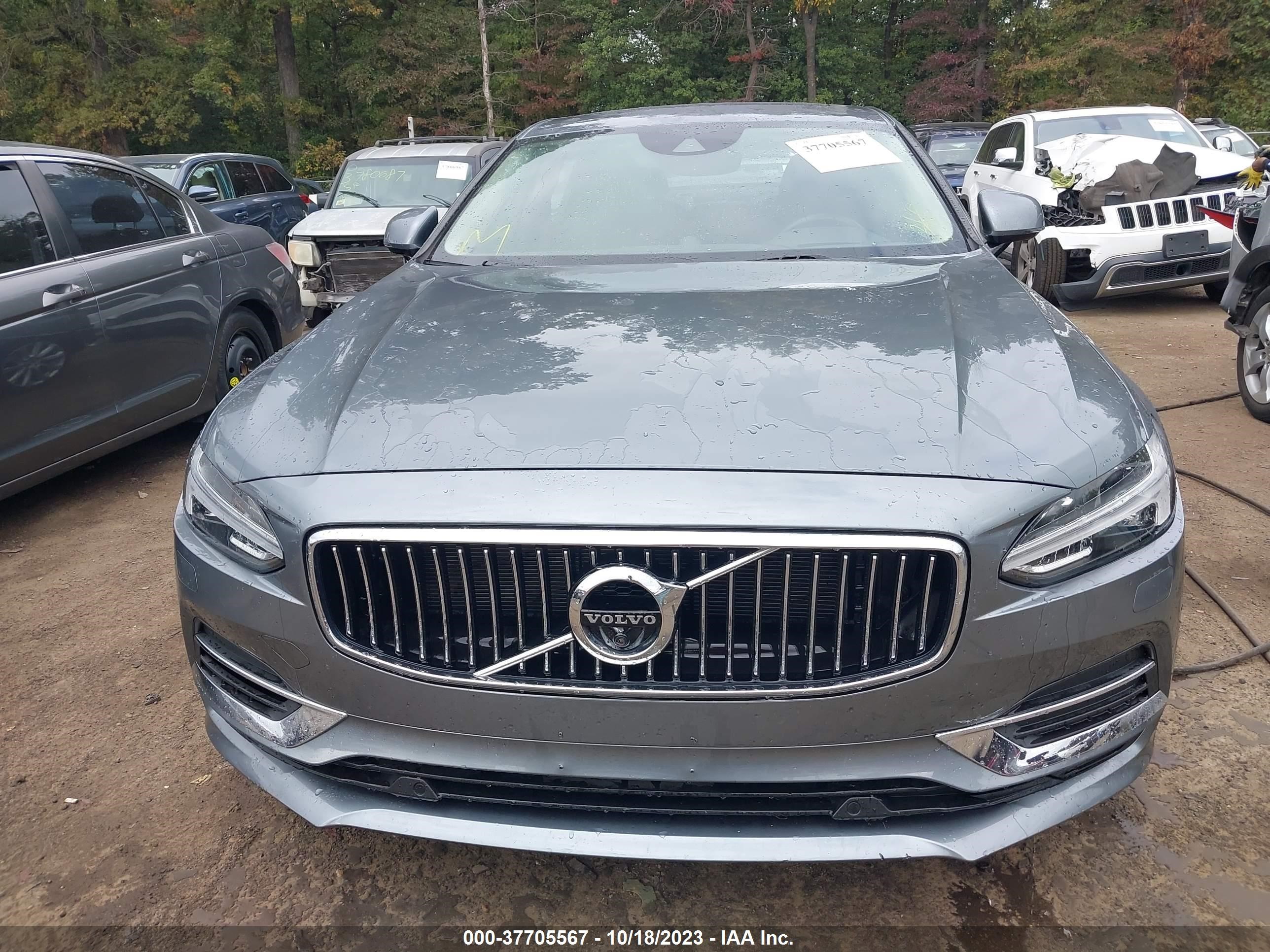 2018 Volvo S90 Hybrid T8 Inscription vin: LVYBR0AL8JP047012