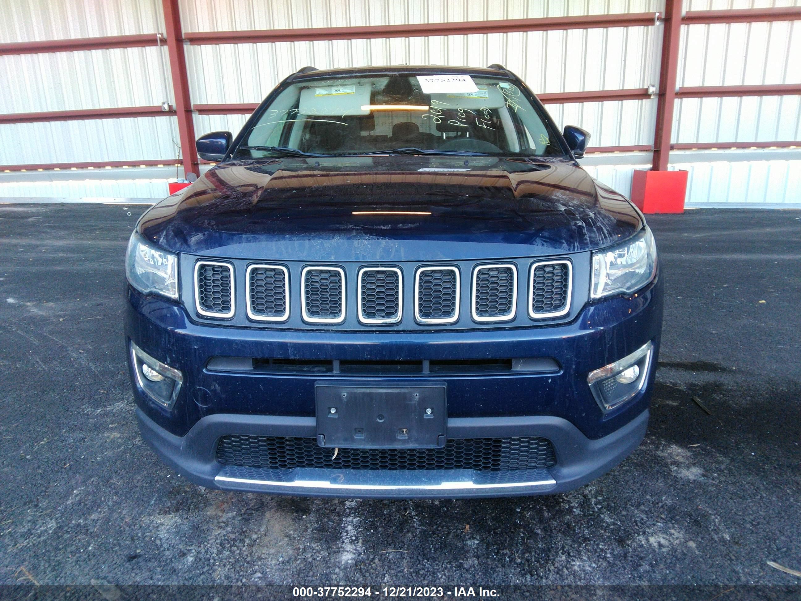 2019 Jeep Compass Limited 4X4 vin: 3C4NJDCB2KT747550