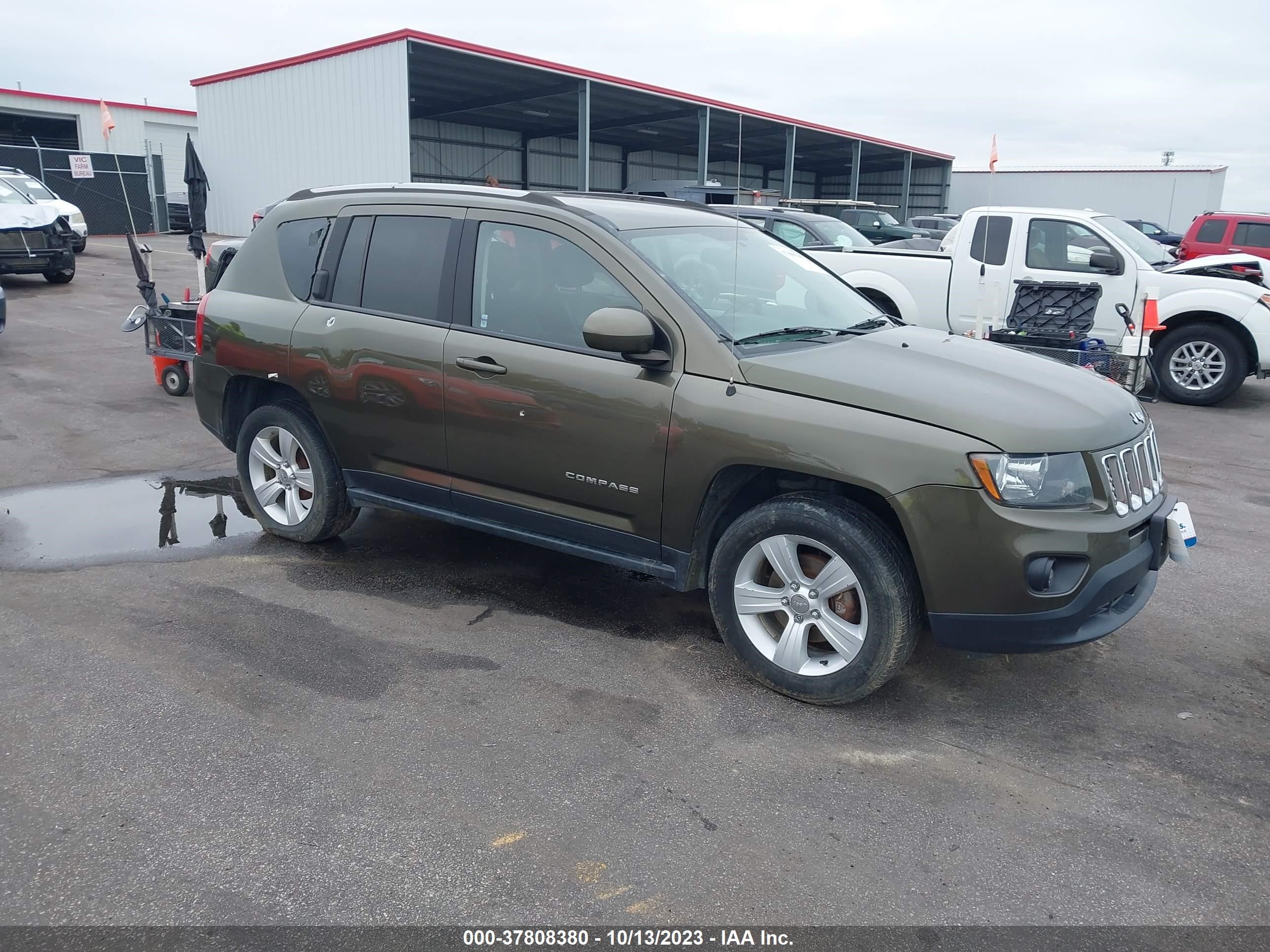 2015 Jeep Compass Latitude vin: 1C4NJCEB9FD400350