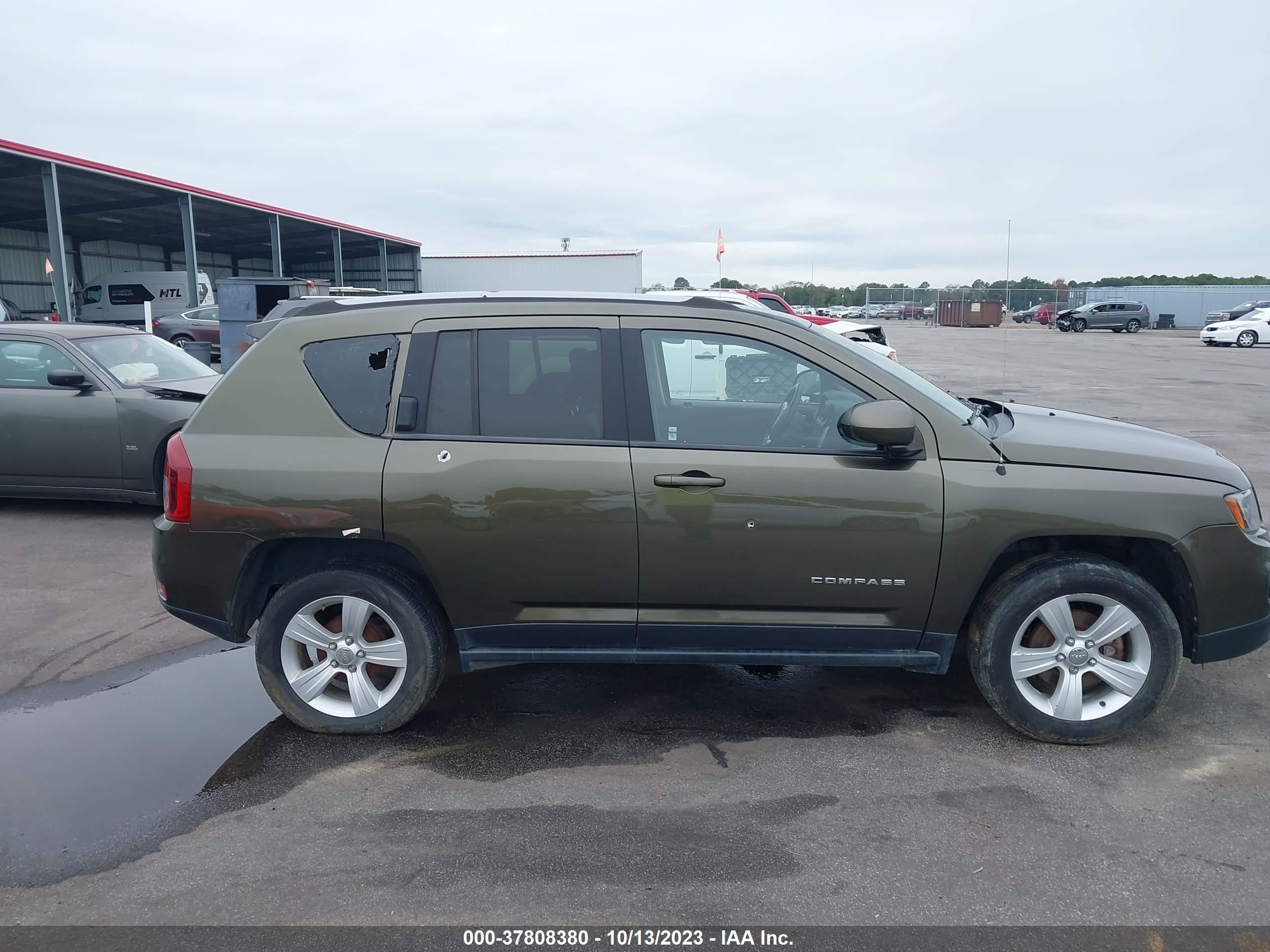 2015 Jeep Compass Latitude vin: 1C4NJCEB9FD400350