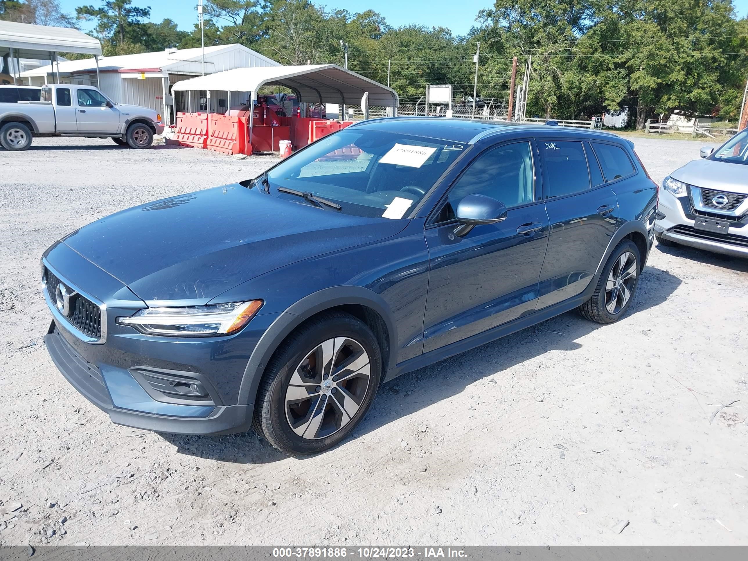 2021 Volvo V60 Cross Country vin: YV4102WK1M1073612