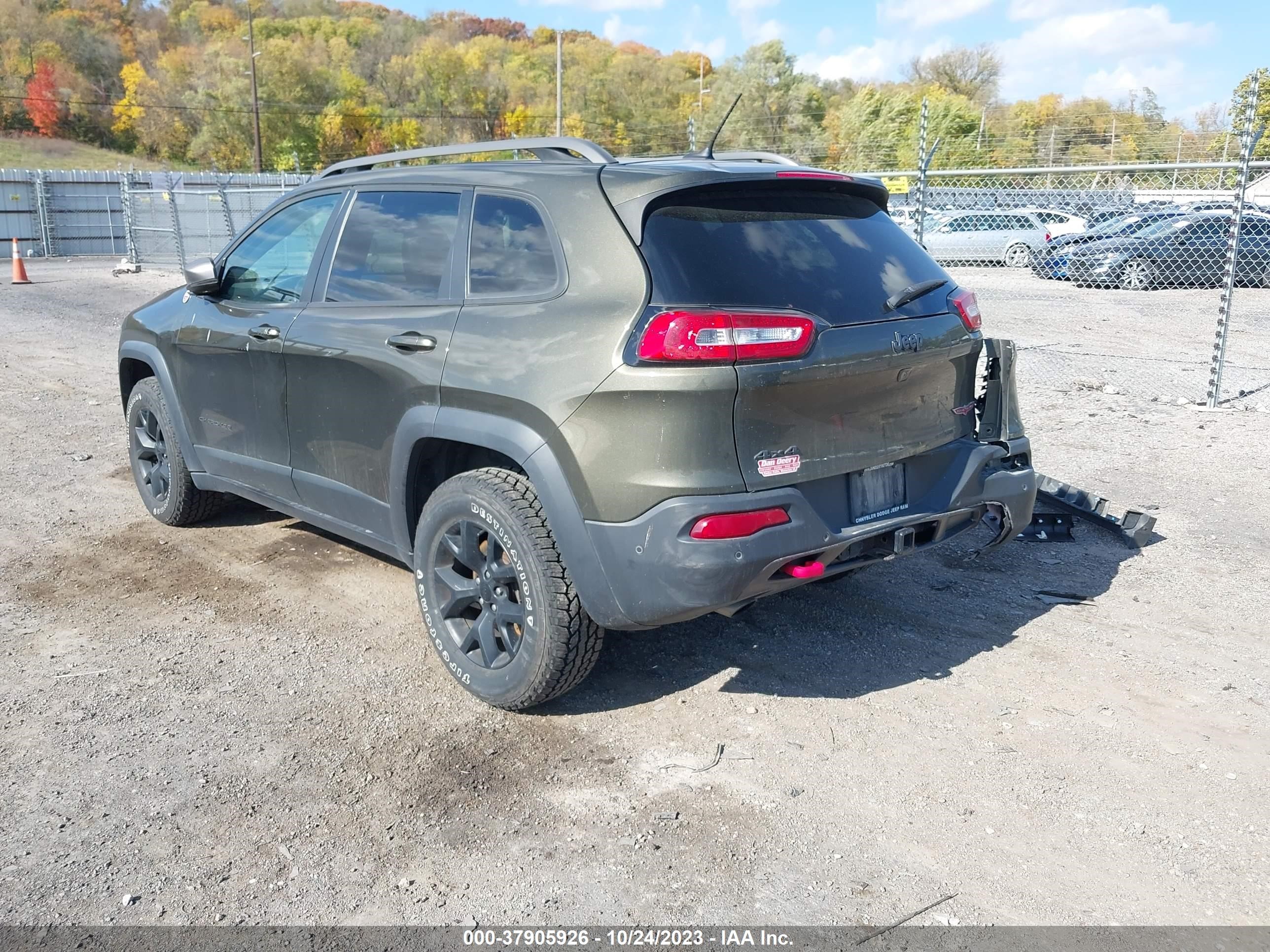 2015 Jeep Cherokee Trailhawk vin: 1C4PJMBS7FW638446