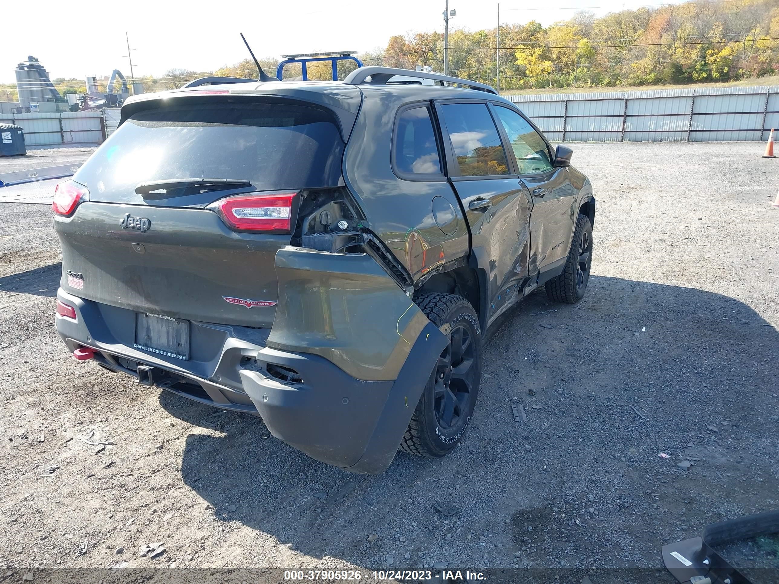 2015 Jeep Cherokee Trailhawk vin: 1C4PJMBS7FW638446