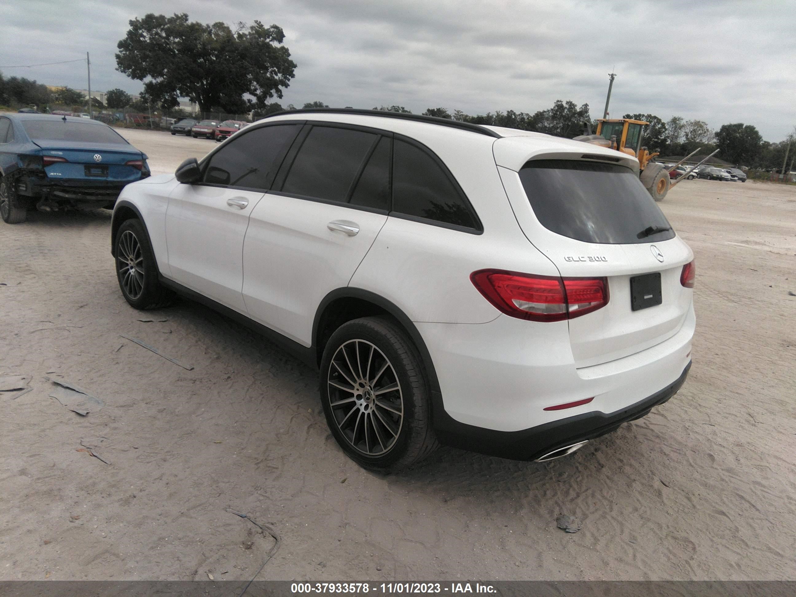 2018 Mercedes-Benz Glc Glc 300 vin: WDC0G4JB3JV093341