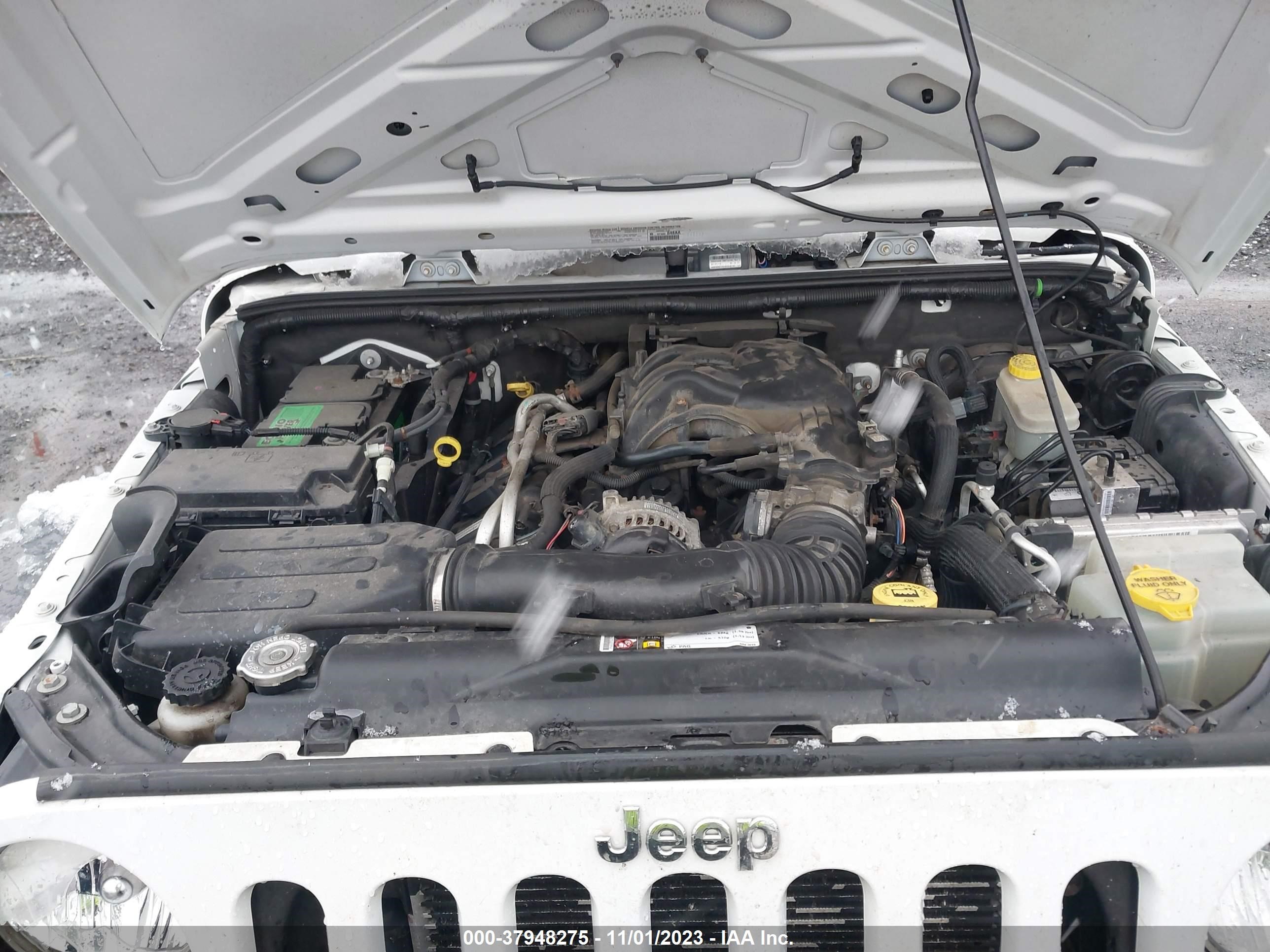 2014 Jeep Wrangler Unlimited Sport vin: 1C4BJWDG1EL110559