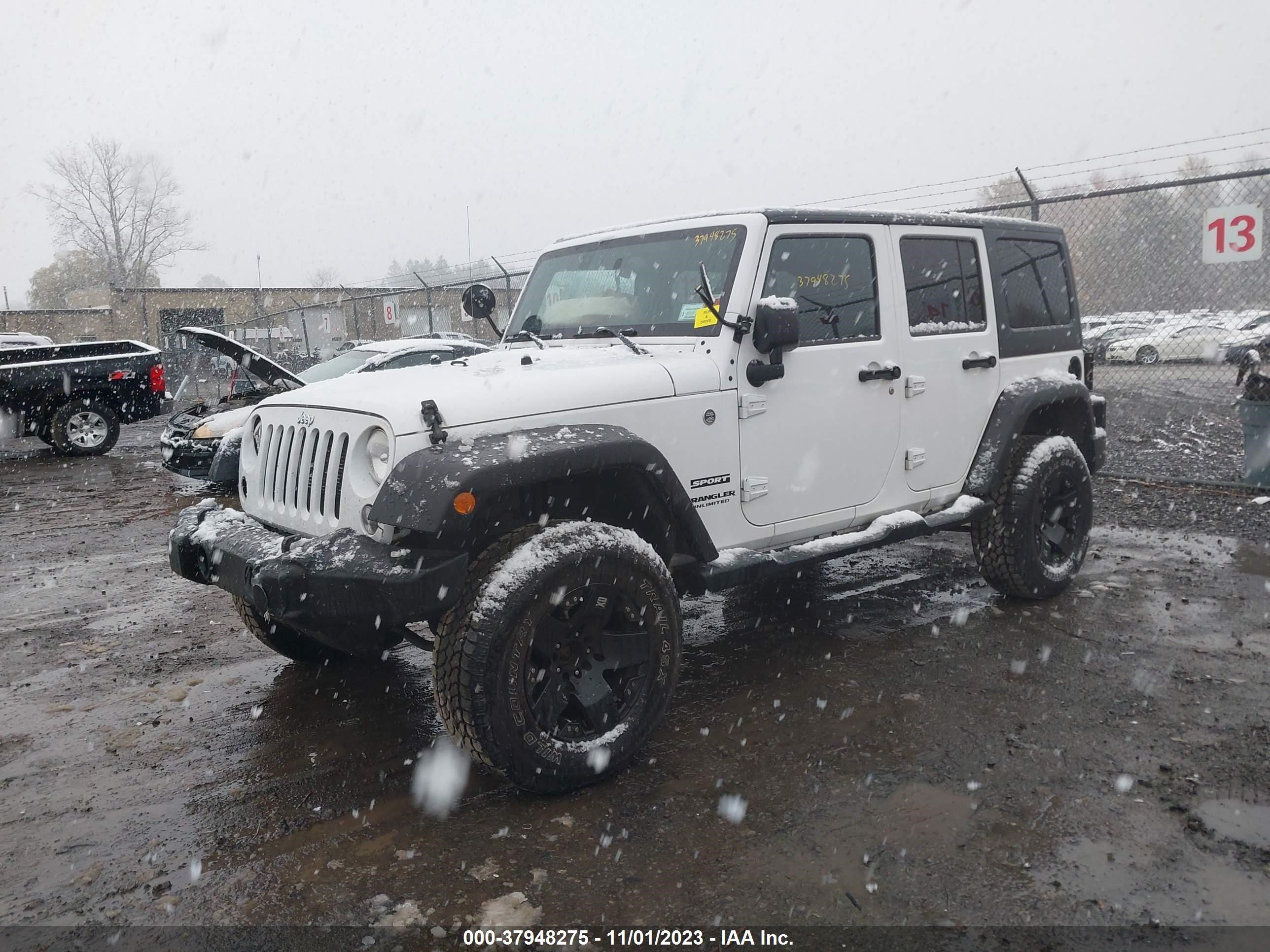 2014 Jeep Wrangler Unlimited Sport vin: 1C4BJWDG1EL110559